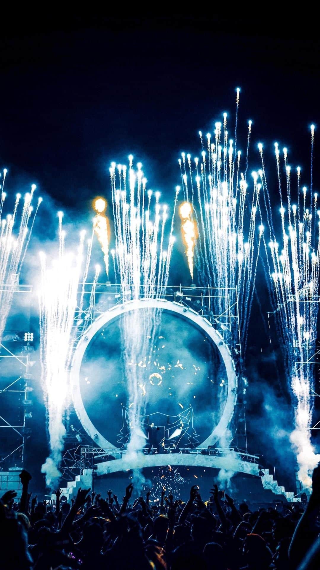 SICK INDIVIDUALSのインスタグラム：「This one brings that special energy to every DJ-set. Happy we can share it with you!  . . . #fy #fyp #newmusic #live #party #festival」