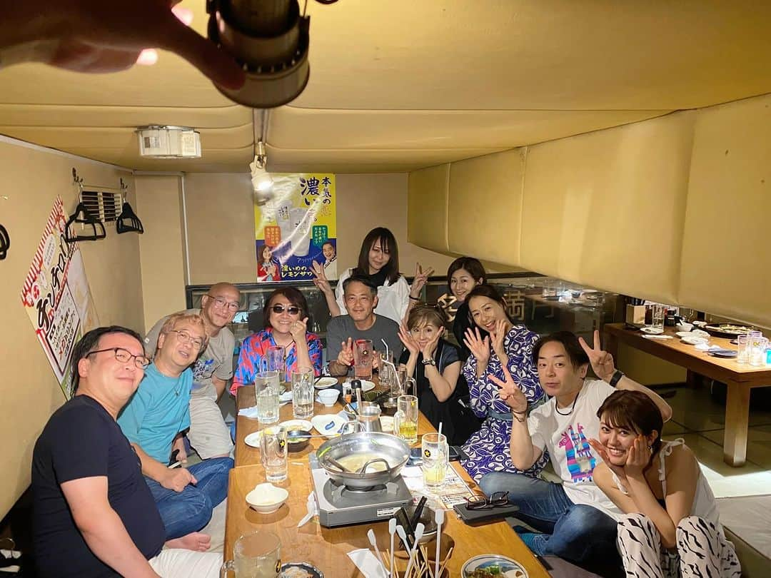 小野さゆりのインスタグラム：「きょはへだれ会✨ 皆様優しくて面白くて癒し🥺  ライブマンのブルードルフィン森恵さんが、 去年個展におじゃました際、ONONOぷちヒーローちゃんを描いてる私を認識してくださっていて LINEスタンプ作って欲しいって言ってましたよってマネージャーさんが教えてくださってうれしすぎた🥺  ということで、新ヒーローちゃんが近日制作される予定です🥺✨  お話したことないのに、企画のご提案は失礼かなとかビクビクしていたので嬉しい✨  監督ちゃんこと、鈴村展展さん  おめおじゃちゃん、タラナラマダラちゃんこと ダイレンジゃー主題歌NewJack拓郎さん、やまちゃん  世界！忍者ヒーローちゃんこと、 ジライヤ筒井匠さん  黄色のタイガーヒーローちゃんこと、 ジュウレンジャー、タイガーレンジャー橋本巧さん  白き白鳥！舞い踊るヒロインちゃんこと ジェットマンホワイトスワンの岸田里佳さん  沢山のヒーローちゃんにもあえて幸せだた❤️🥺」