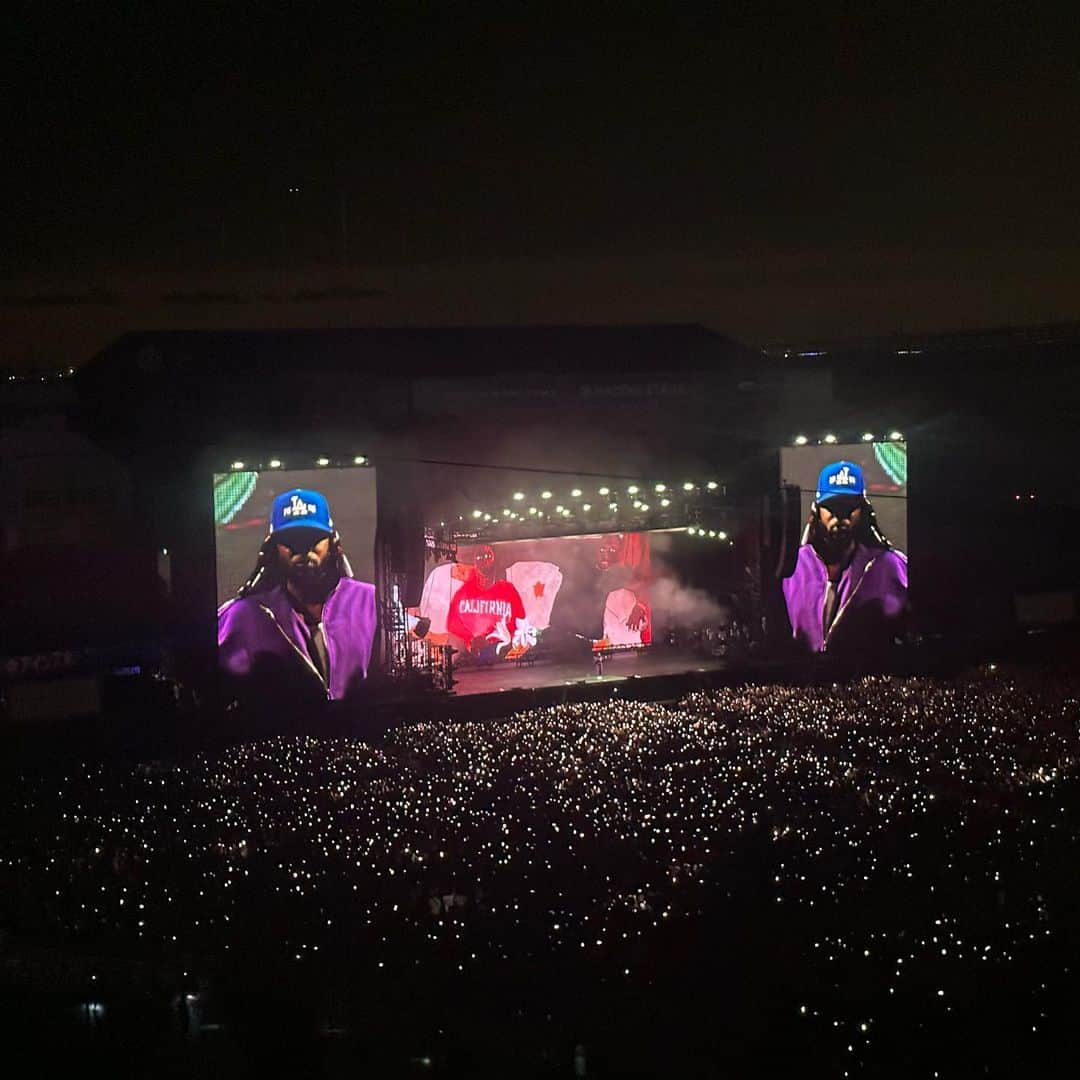 並木一樹さんのインスタグラム写真 - (並木一樹Instagram)「Summer sonic 2023  本日はお店を休みにしてCASIメンバーでサマソニへ  今年の夏フェスはこれで締めです！  ありがとうリアム☺️  アリーヴェデルチ！  後の考察 ・フジロックから続いてキャプテンスタッグのベストめちゃ使えました。買って良かったフェス用アイテムNo. 1でした。  ・ビーチとマリンステージはフジロックより下手したら暑くて途中でバテて日陰で寝てました。  ・ライブ最後まで見るとめちゃくちゃ充実感と共に疲れ果てて37歳という歳を感じました。  ・やはり夏フェスは最高だった。 リフレッシュでありパワーチャージであり、刺激の注入である。 来年もいくぜ夏フェス！    #フェスコーデ #fashionsnap #サマソニ #summersonic  #summersonic2023  #サマーソニック2023  #サマーソニック」8月21日 0時04分 - casi_namiki