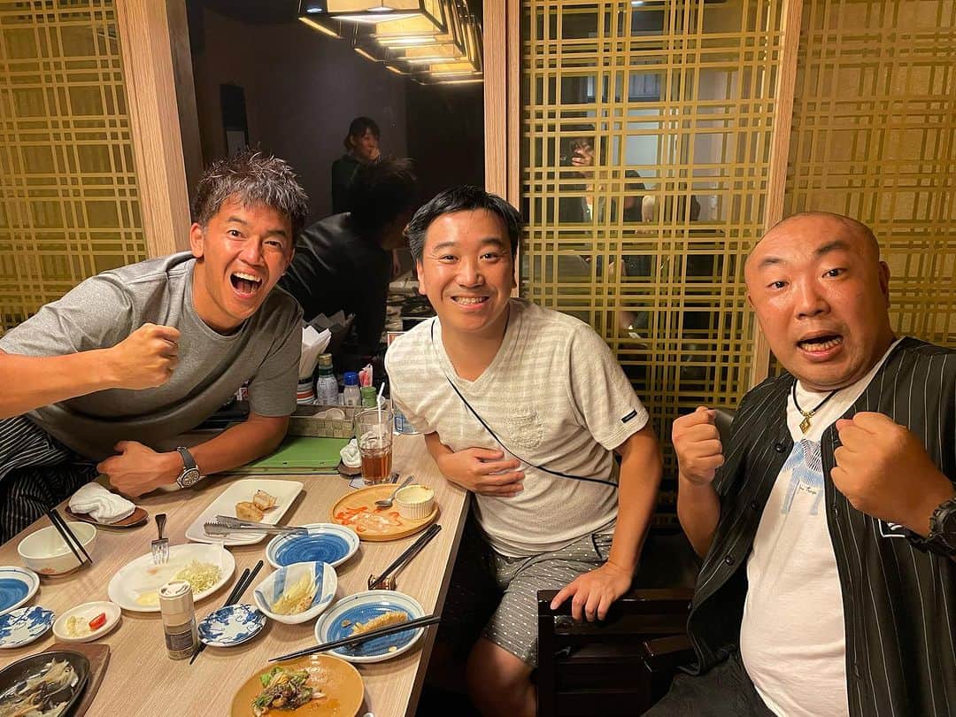 月亭八光のインスタグラム：「日本でも なかなか会う機会がないのに タイのバンコクで🎵 武井壮さんと^_^ 久々にお会いできて楽しかったです^_^ あっぱれコイズミさんにも お世話になりっぱなし。 感謝です♪」