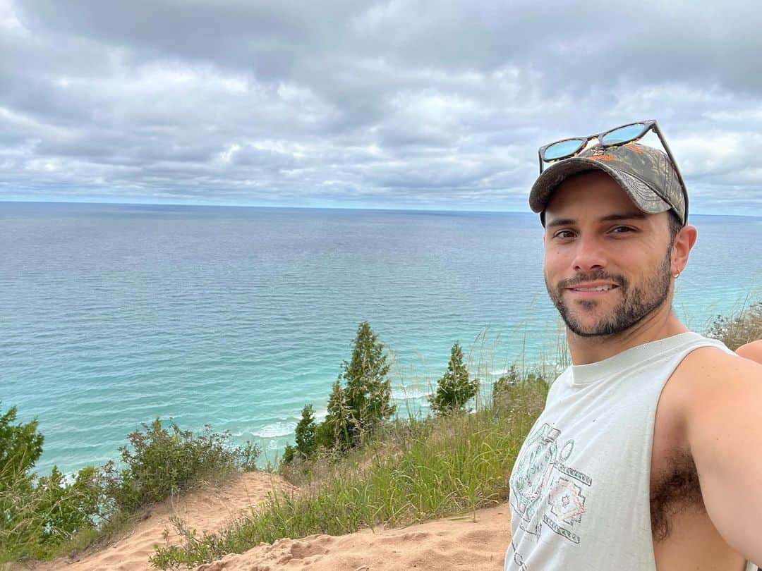 ジャック・ファライーのインスタグラム：「I love you, Michigan」
