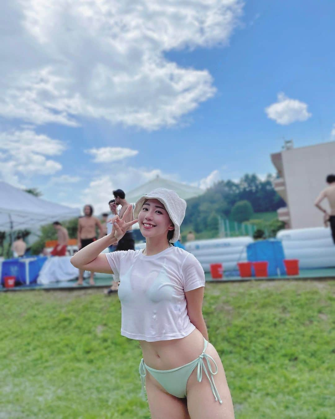 日野麻衣のインスタグラム：「サウナジジイの夏休み☀️in高萩 ありがとうございました😊  私の熱波師デビューということで みなさん優しく、そして沢山盛り上げて頂き 本当に本当にありがとうございました🥰楽しかった〜  何より参加して下さった皆様の楽しそうなお顔がみれて素敵なイベントでした✨✨  9月16日は東京で私のソロサウナイベント 9月30日は茨城県大洗花火大会でのサウナイベントに参加します🧖  皆さんの参加お待ちしてます☺️ 熱波の技術あげれるようにまた練習していきますね♡  #サウナジジイの夏休み #サウナ #熱波師 #熱波 #茨城県 #高萩ユーフィールド #高萩」