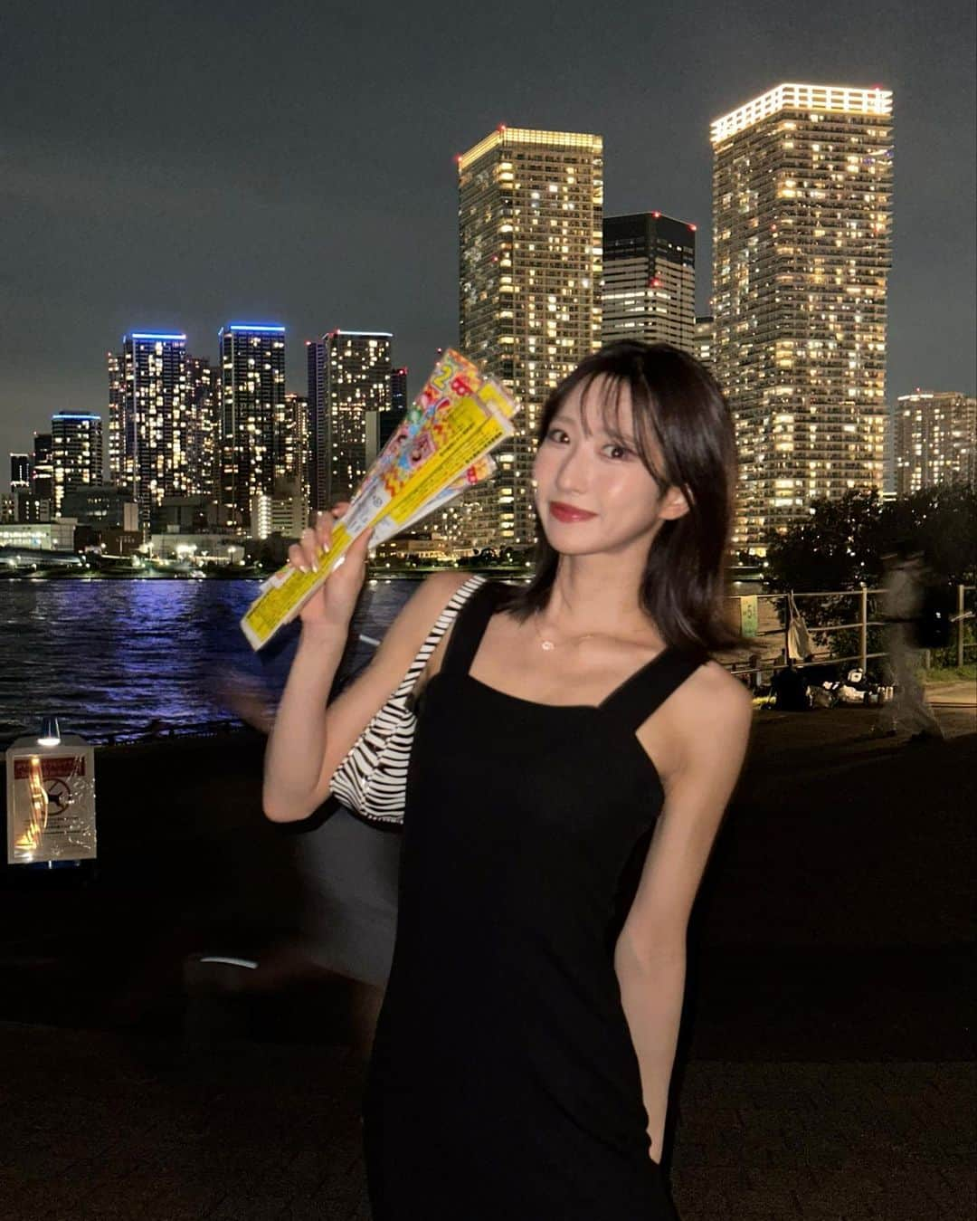 安田玲のインスタグラム：「⁡ ⁡ ⁡ ⁡ 豊洲綺麗で好き！！  手持ち花火して夏の思い出が作れました🎆 おすすめの場所😳✨ ⁡ ⁡ ⁡ ⁡ ⁡ ⁡ ⁡ #japan #モデル撮影 #カメラマン募集 #被写体モデル #コーデ#ファッション#プチプラコーデ #手持ち花火 #演技 #女優 #サロンモデル #豊洲 #花火 #shein #chico #cool  #f4f#followｍe #follow4followback #fyp #likeforlikes #like4likes #likeme #팔로우 #데일리록 #코디 #instagood #赞 #粉我 #时装」