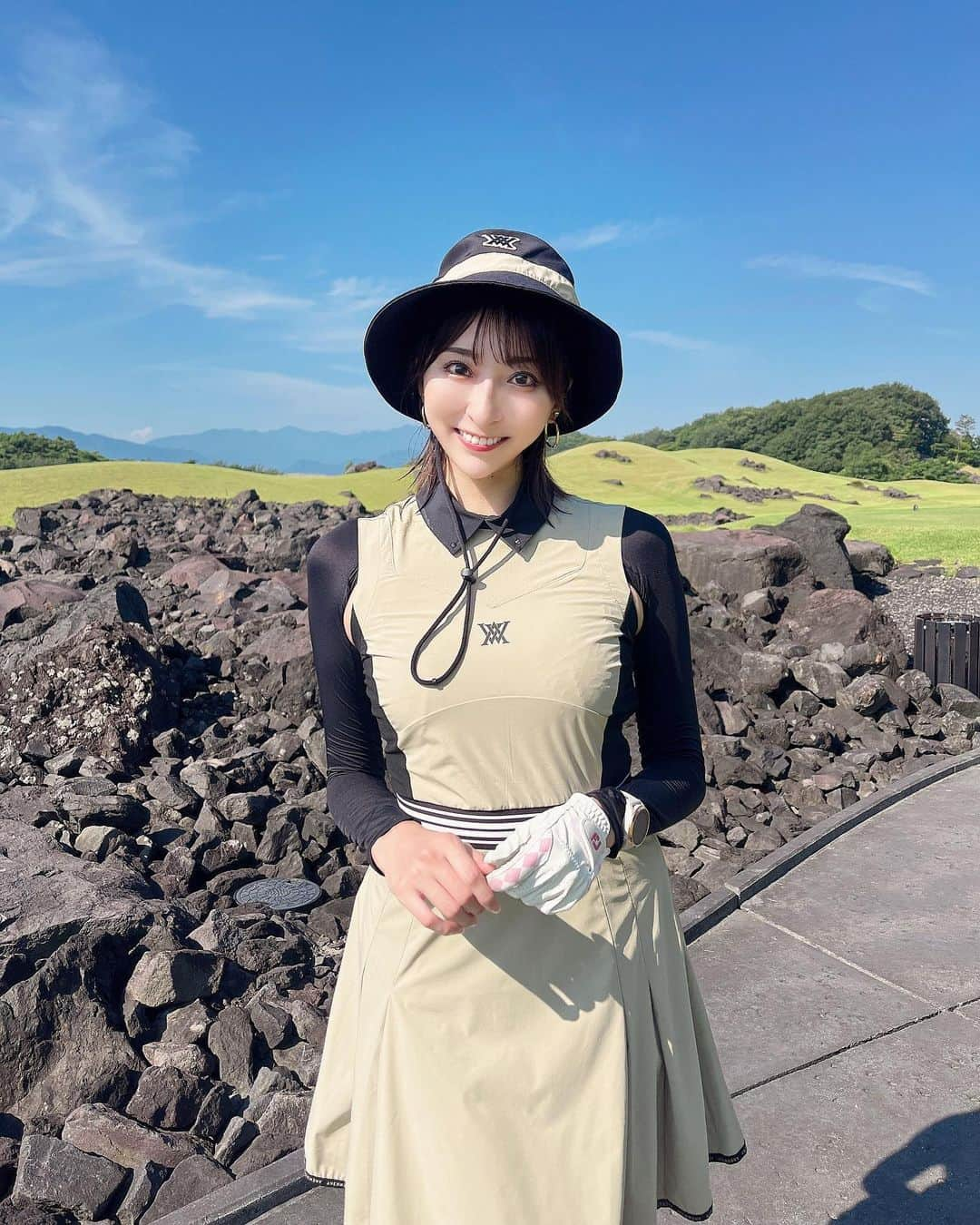 緒方咲のインスタグラム：「日本のHawaii🌺 吉井カントリーに行ってきたよ⛳️  れなちゃんと久しぶりのゴルフとっても楽しかった❤️ また行こうねぇ〜🏌️‍♀️✨✨  この日は全身ANEWコーデでした👗👒💕  #吉井カントリークラブ #吉井カントリー #anewgolf #anewgolfjapan #アニューゴルフ #アニュー #ラウンド  #ゴルフ好きな人と繋がりたい #ゴルフ #golf #ゴルフ女子 #golfwear #ゴルフファッション #ゴルフウェア #golffashion #ゴルフ好き #golfer #golfstagram #instagolf #緒方咲 #golfswing #golfgirl #골프웨어 #골프 #高尔夫球 #fashion #golfing #女子ゴルファー #ゴルフコーデ」