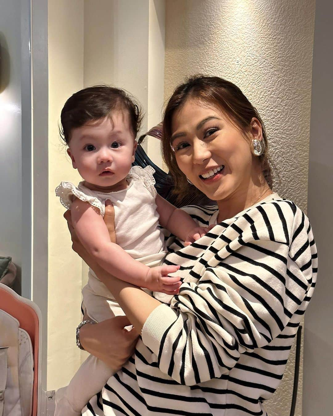 Alex Gonzagaさんのインスタグラム写真 - (Alex GonzagaInstagram)「Hiwagang hiwaga si peanut sa ninang e! Swipe to see Hehehe  Super cute!!!! #LinkinmyBio」8月20日 15時28分 - cathygonzaga