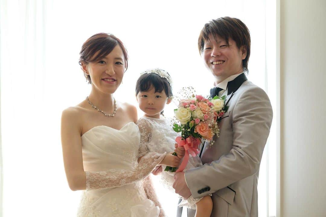 ホテル国際21さんのインスタグラム写真 - (ホテル国際21Instagram)「※ 【weddingレポート】 大切なお子様と迎える 大切な一日🩵  ♥｡･ﾟ♡ﾟ･｡♥｡･ﾟ♡ﾟ･｡♥｡･ﾟ♡ﾟ・。゜♥｡ﾟ♡ﾟ･｡♥｡･ﾟ♡ﾟ･｡♥｡･ﾟ♡ﾟ･｡♥｡. . ブライダルフェア受付中です🎉 ご予約は @hotelkokusai21_bridal の HPから出来ます🌟 . ｡♥｡･ﾟ♡ﾟ･｡♥｡･ﾟ♡ﾟ･｡♥｡･ﾟ♡ﾟ・。゜♥｡ﾟ♡ﾟ･｡♥｡･ﾟ♡ﾟ･｡♥｡･ﾟ♡ﾟ･👰🤵✨  . #ホテル国際21　#ウェディング　#ホテルウェディング #ファミリーウエディング　#ブライダル　#長野結婚式　#長野市結婚式　#長野花嫁 #長野県　#長野市　#結婚式場　#結婚式　#披露宴会場　#チャペル　#衣裳　#ウェディングドレス　#タキシード　#コーディネート　#ヘアメイク　#花嫁ヘア　#花嫁メイク　#ブーケ　#ウェディングケーキ　#全国のプレ花嫁さんと繋がりたい　#花嫁　#プレ花嫁　#卒花　#前撮り　#後撮り　#wedding」8月20日 15時29分 - hotelkokusai21_bridal