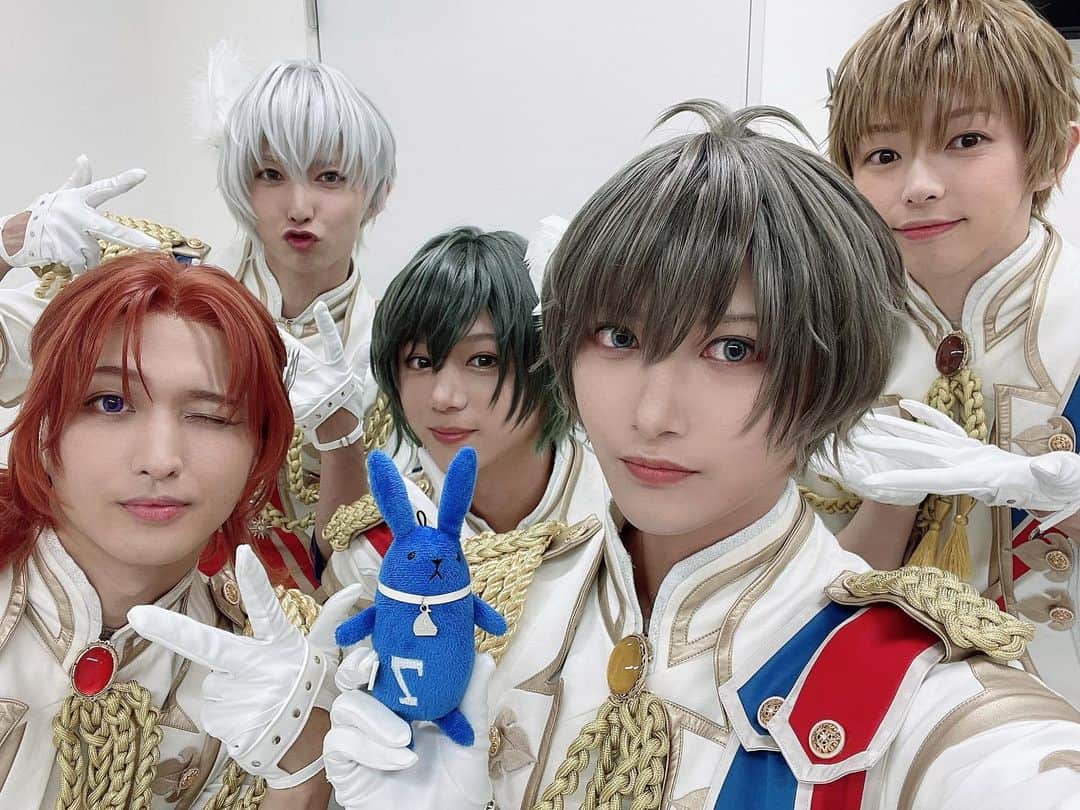 秋葉友佑のインスタグラム：「🐰🌙✨」