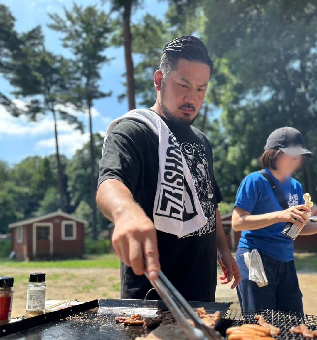 芦野祥太郎のインスタグラム：「千葉県・佐倉市にてBBQ  佐倉レスリングクラブのちびっ子たちにお肉焼いてきました 写真はありませんが、このあとちびっ子たちに水鉄砲でびちょびちょにされました😭 #ajpw #プロレス #BBQ #草ぶえの丘」