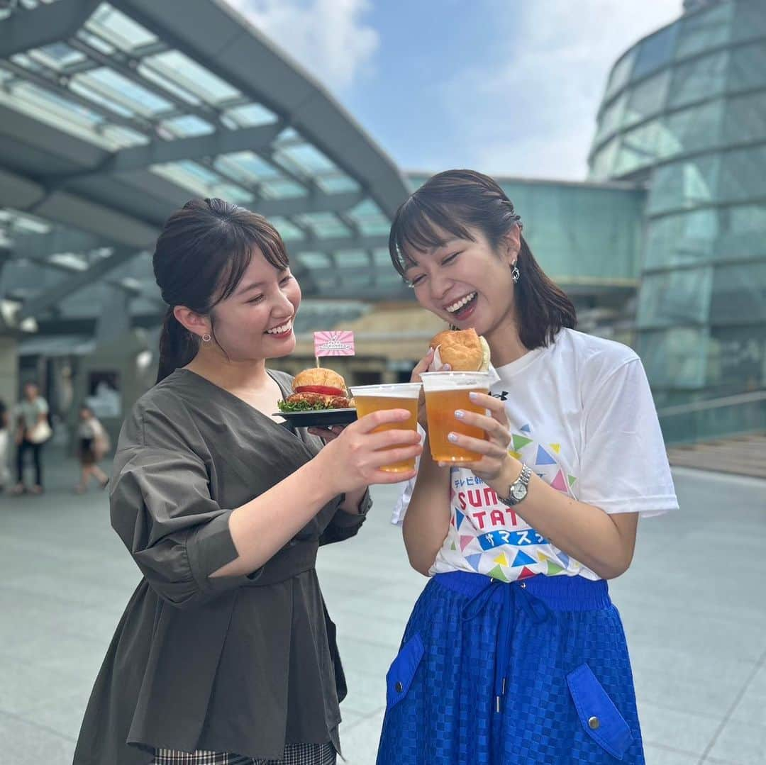 磯貝初奈さんのインスタグラム写真 - (磯貝初奈Instagram)「サンデーLIVE!!、ご覧くださった皆様ありがとうございました😊 本番後、鷲尾さんと乾杯写真🍺 暑い日が続きますね… 皆様熱中症にはくれぐれもお気をつけください🙇‍♂️  衣装提供 ブラウス @cawaii_zozotown   #PR #サンデーLIVE!! #鷲尾千尋 アナ #磯貝初奈」8月20日 15時47分 - hana_isogai