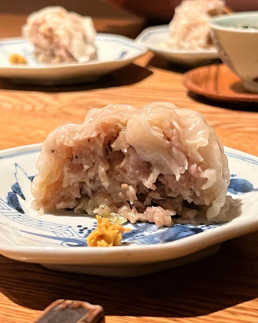 GO AKIMOTOさんのインスタグラム写真 - (GO AKIMOTOInstagram)「・・・・・  2023年、早くも8月が終わろうとしていて白目 季節で食材も変わりますよねということで、年始に訪問したみんな大好き高太郎を再投稿  この日は日本酒攻め、夏だけど料理に合わせて熱燗も（オリジナルとっくりはじめて見た！）  久しぶりにお任せではなくオーダーをしましたが結構満足感があったので、締めの土鍋ごはんは1杯ずつ食べて残りはおにぎりに（嬉しいサービス）  2日続けての来店につき、内容混ぜてるので一緒に行った人は違和感スルーしてください笑  〜本日のオーダー〜 2種類の大豆とほうれん草のお浸し 燻玉ポテトサラダ お造り（ヒラメ、釣り鯵、銀鮭）　 モロヘイヤとえのきのお浸し ジャンボ讃岐焼売（半分） 茗荷と釜揚げしらすのグラタン イベリコ豚とクレソン梅しゃぶ 土鍋ごはん（鯛とクレソン）  ☑︎ 高太郎 東京都渋谷区桜丘町28-2 三笠ビル 1F  #気付いたら食べログGO #気付いたら食べログGO_和食  ・・・・・・・・・・」8月20日 15時57分 - go_akimoto