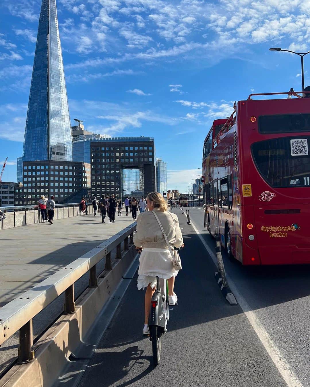 マディソン・ウィルソンのインスタグラム：「London part 2. Holiday coming to an end!」