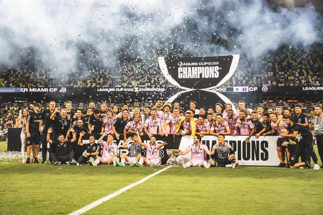 ジョルディ・アルバさんのインスタグラム写真 - (ジョルディ・アルバInstagram)「Campeones!! 🏆💪🏻 La @LeaguesCup se viene con nosotros a Miami! Felices de conseguir nuestro primer título, grande equipo!! Gracias a nuestra afición por ayudarnos a lograrlo juntos!! 💗🖤」8月20日 16時19分 - jordialbaoficial