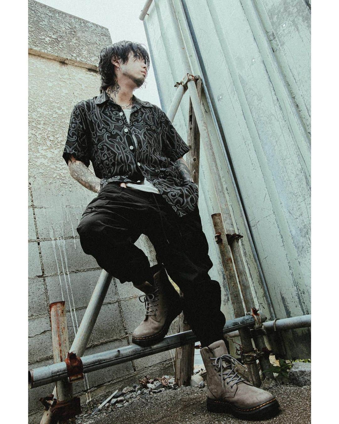 Katsuma さんのインスタグラム写真 - (Katsuma Instagram)「@drmartens_japan の新作🥾 こう見えて軽量で履き心地も良く マジで最高っす いつもあざっす！！！  #drmartens #ドクターマーチン  photo @yamada_mphoto」8月20日 16時27分 - katsuma_drums