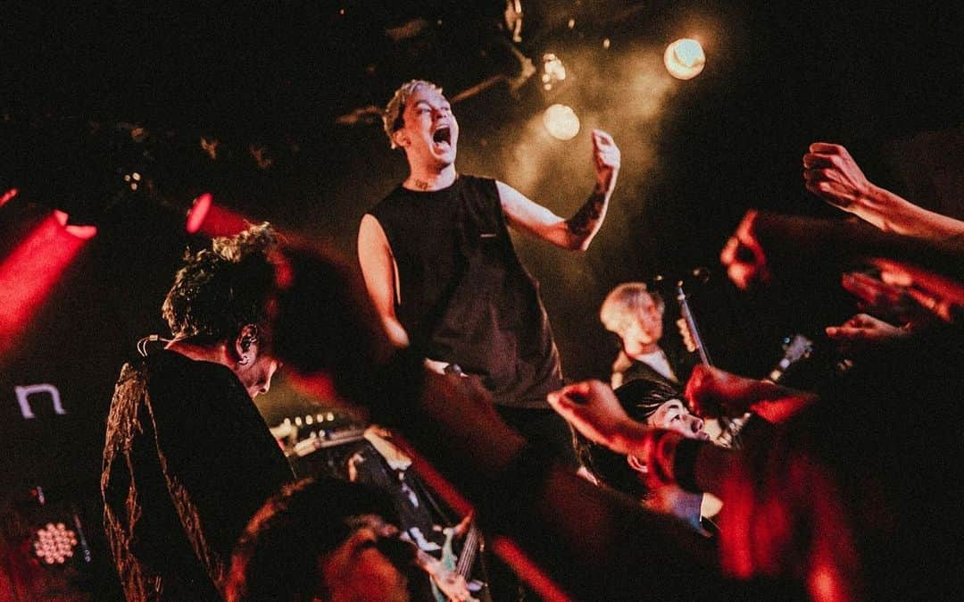 Masato のインスタグラム：「RE:ADMISSION LIVE HOUSE TOUR at 静岡 SOUND SHOWER ark with CROSSFAITH  Photos by @yamada_mphoto」