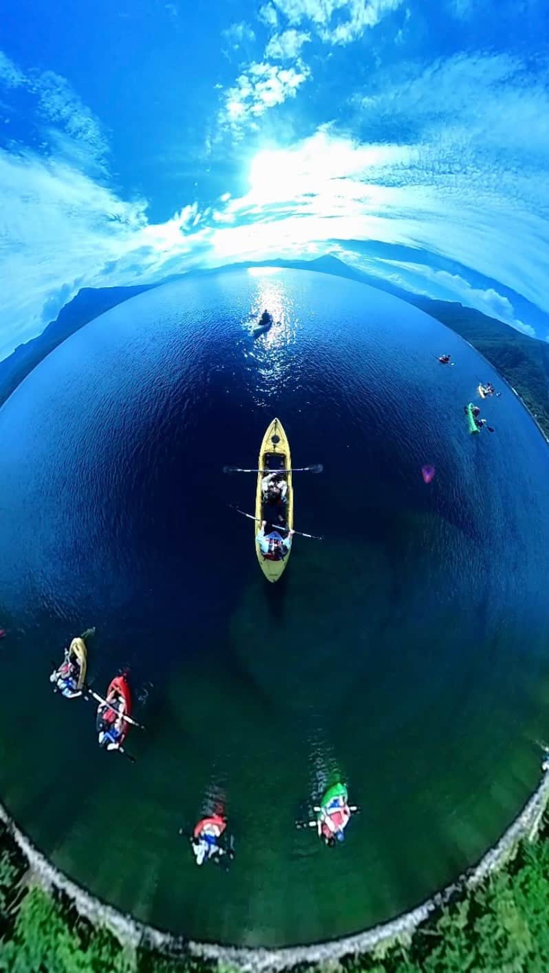 珠久美穂子のインスタグラム：「北海道の支笏湖でカヌー🛶 景色も何もかも最高だ❗️  #北海道 #支笏湖 #カヌー #insta360」