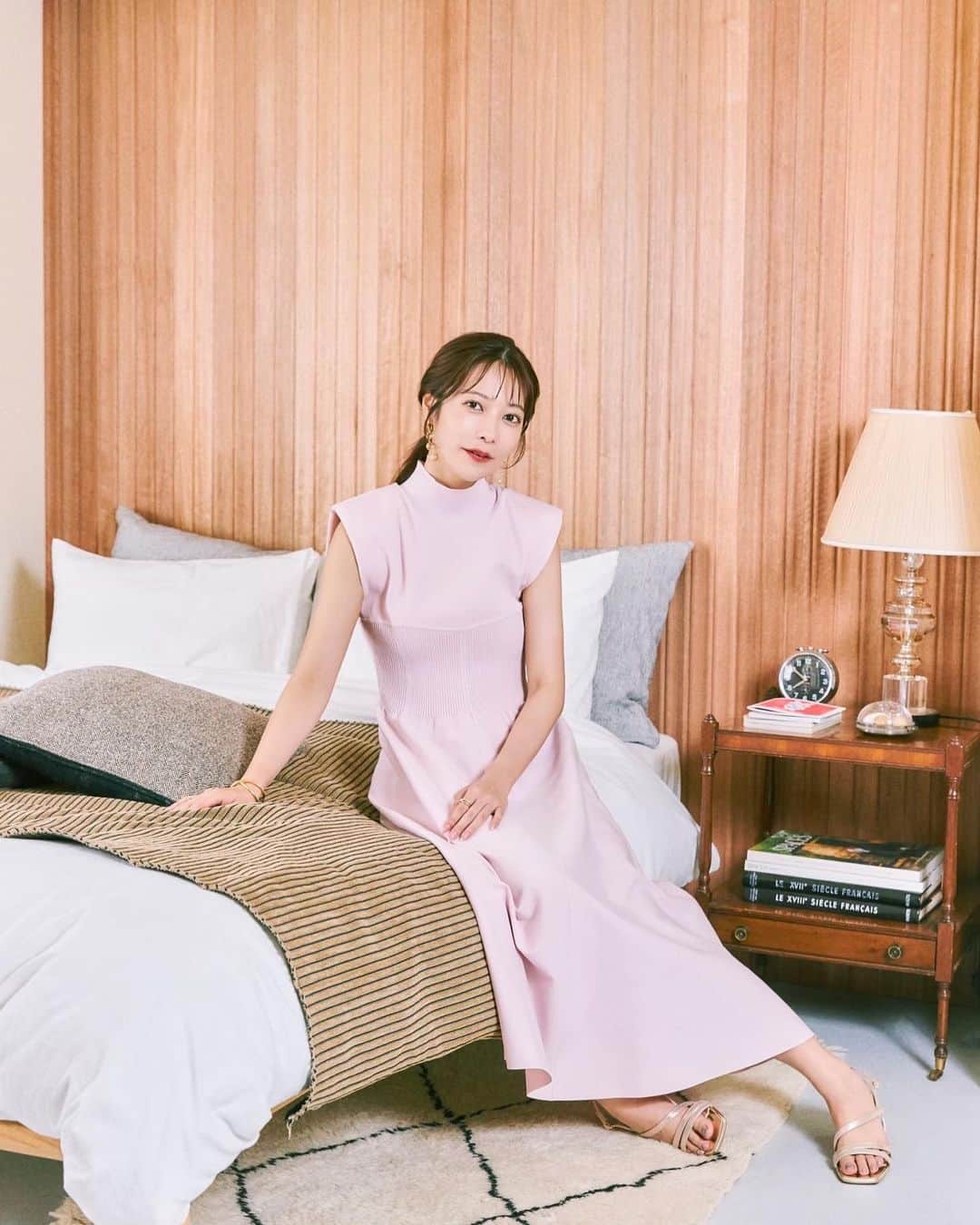 斉藤優里さんのインスタグラム写真 - (斉藤優里Instagram)「最近の投稿を友達に可愛いって 言ってもらえて嬉しいです〜♡♡♡ ⁡ 最近の投稿は同性の方が参考にしやすい投稿などを 心がけていたりするからファッション、メイクなど そう言ってもらえると沢山投稿を続けているかいが あって良かったなと思えます🛁✨ ⁡ 今回のワンピースも素材は凄く着やすいのに形が 綺麗な雰囲気なので見た目よりも楽ちんに着れます！ 絶対このワンピースは友達とカフェ行く時に めちゃめちゃ映えると思うな💖 ⁡ _____ ⁡ dress...@celford_official pierce...@miina.gems ring bangle...@ten.____ @scat.official sandal...@dianashoespress _____ ⁡ #今日の服 #今日のコーデ #ゆったんコーデ #斉藤優里 #ゆったん」8月20日 16時35分 - yuuri_3ito