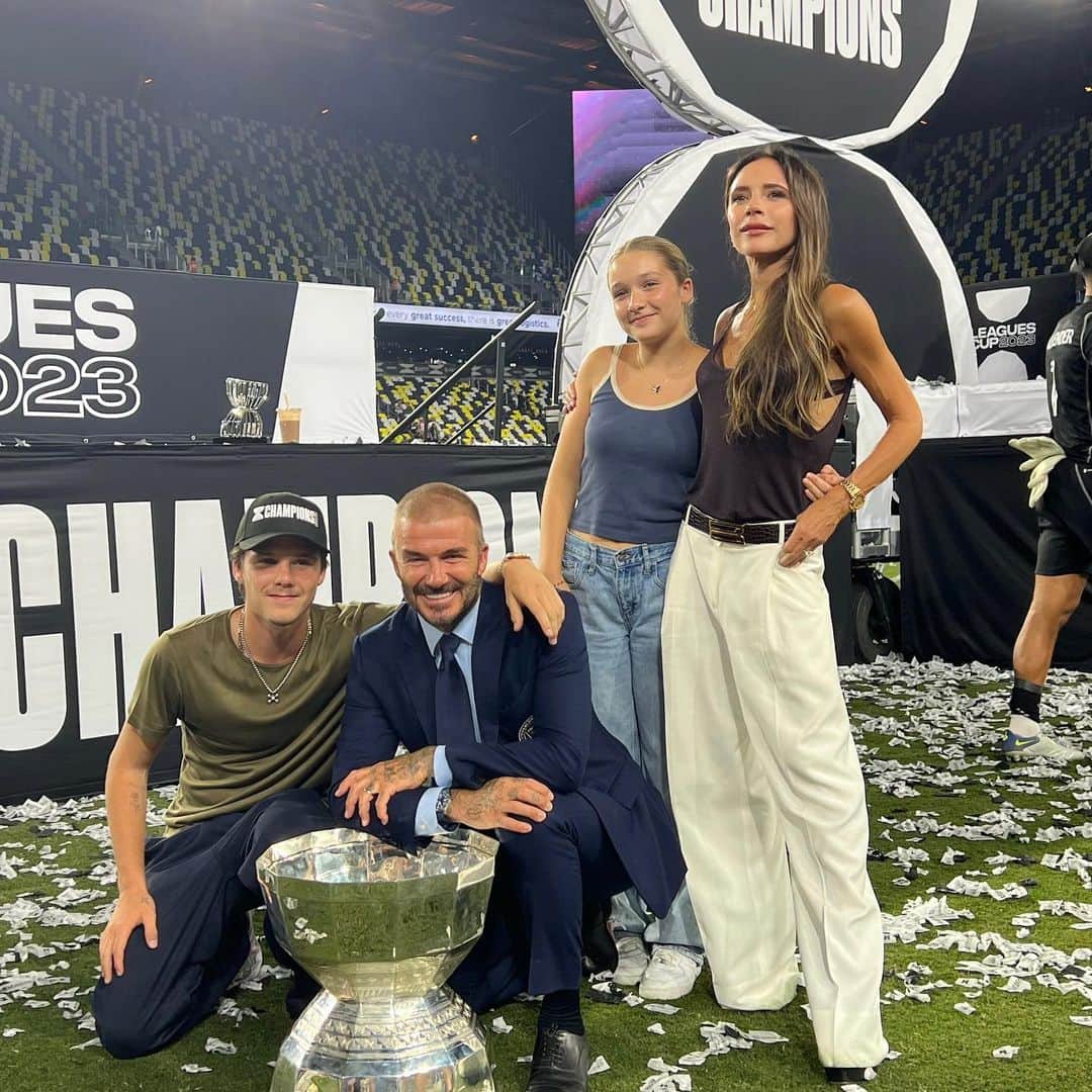 のインスタグラム：「I’m so proud tonight of what we have achieved as La Familia 🩷🖤 Gracias for everything MIAMI @intermiamicf 🩷🖤」