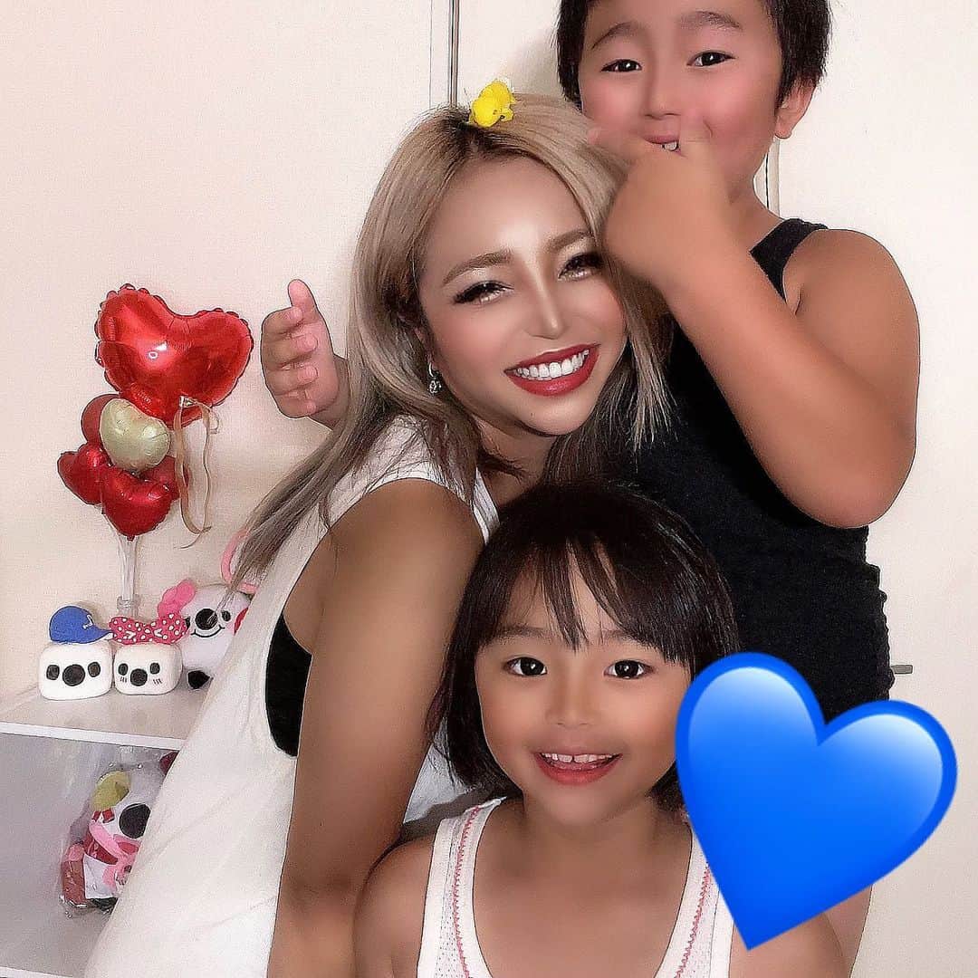 MII MAMAのインスタグラム：「. . . もーすぐ夏休みおわりんこ🙌🏾💙 ------------------------------------------ 🔎White Style mi mama 良かったらチャンネル登録お願いします🙇🏽‍♀️ #YouTube#ユーチューバー#主婦ユーチューバー#MIIMAMA#チャンネル登録お願いします#2児ママ#年子ママ#ギャルママ#ぎゃるまま#アラサーママ#アラサー#30代#30代ママ#ホワイトインテリア#モノトーンインテリア#シンプルな暮らし#収納#ホワイト収納#イチナナ#イチナナライバー#専属ライバー#主婦ライバー#17LIVE#主婦YouTuber#ママYouTuber#ママライバー#幼稚園ママ#小学生ママ」