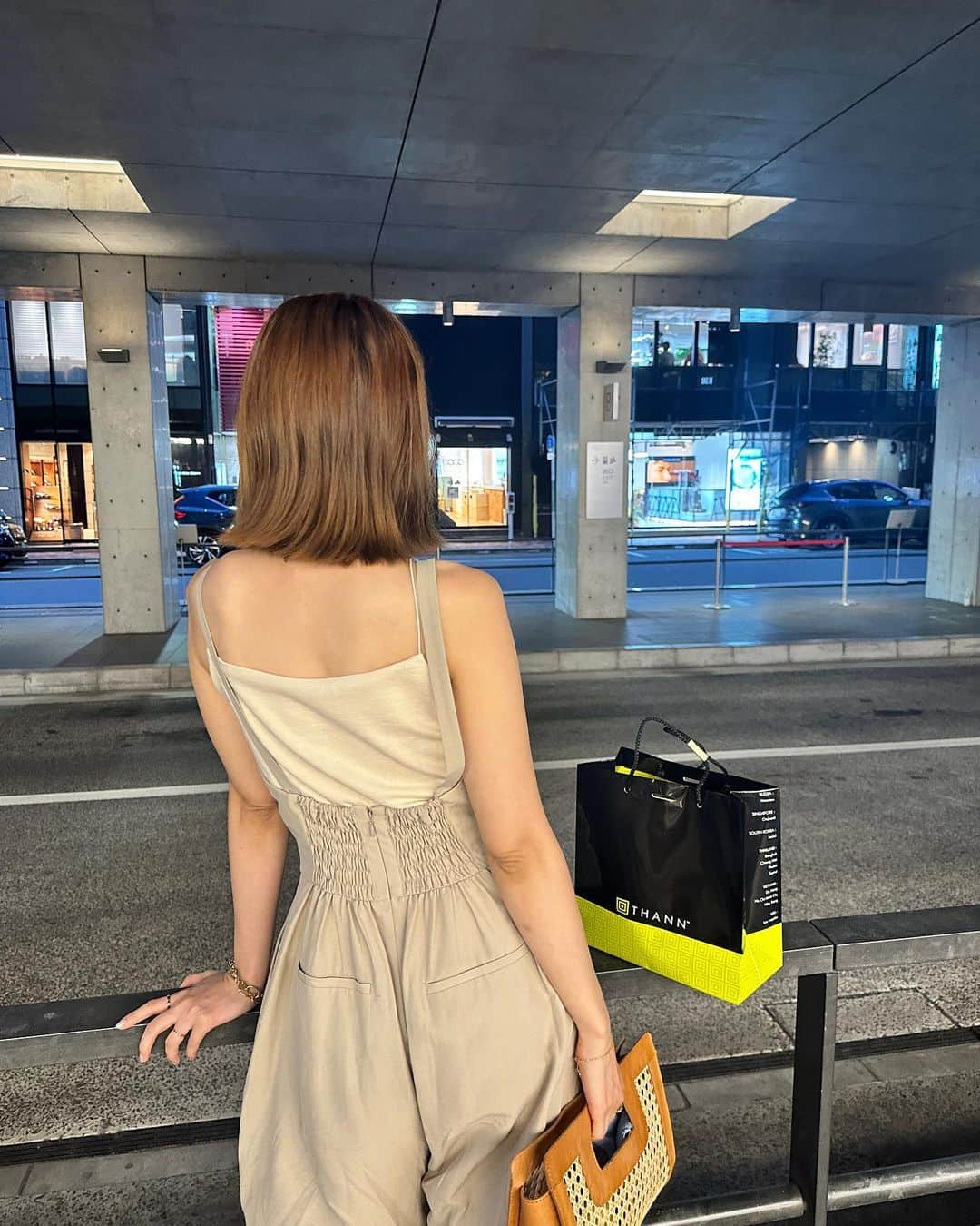 安藤絵里菜さんのインスタグラム写真 - (安藤絵里菜Instagram)「・ 夏服の写真は沢山撮り溜めてるのに 早くアップしないと夏が終わる😂笑 とくにノースリーブ系。  楽ちんな @babylone.official のオールインワン✨ 前も横も後ろもかわいい😩  お誕生日プレゼントにいただいた大好きな @thannjapan 🎁 特にオイルが大好きで、香りも1番好きな香りだった。 お手紙つきでありがとう🥹✉️🫰💓  #オールインワン#夏コーデ#アロマ#THANN」8月20日 16時39分 - andoerina_official