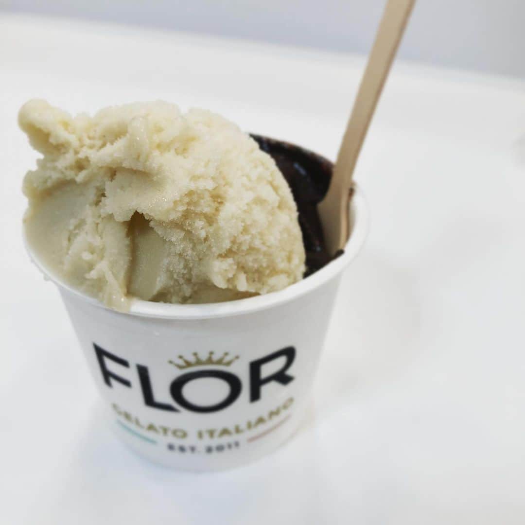 のインスタグラム：「本日の楽屋アイスはバナナとダークチョコを。美味しいに決まってる。 @florgelato_osaka」
