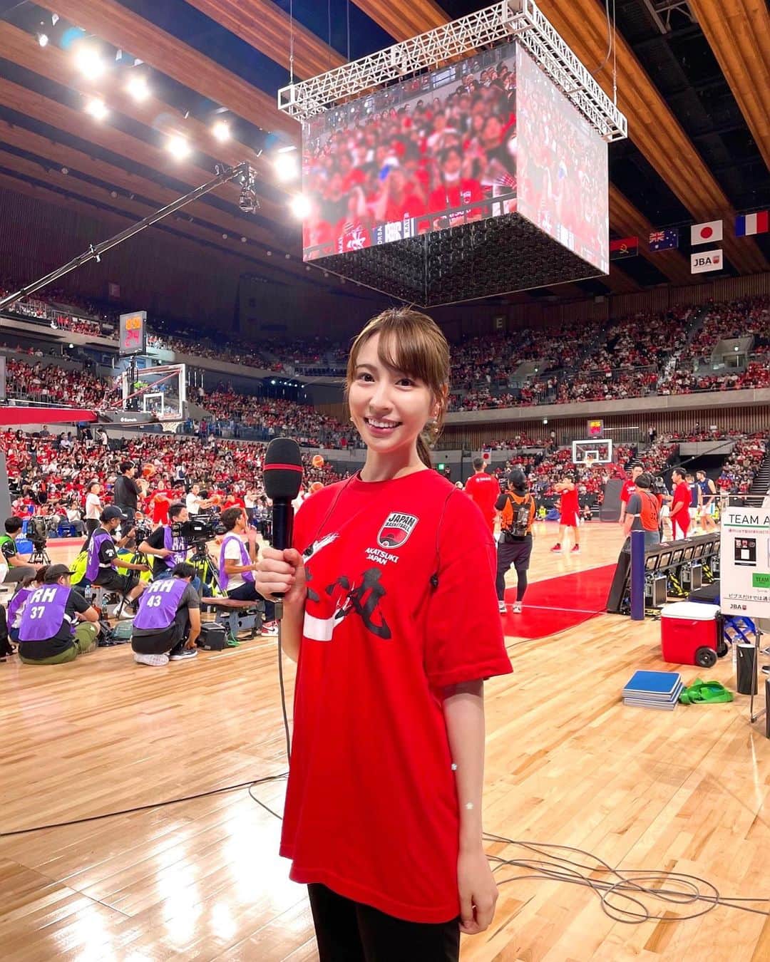 今井麻椰のインスタグラム：「有明での３試合もありがとうございました☺️🎤 W杯前最後の強化試合で、濃厚な1週間でした🔥 会場の応援もヒートアップしてました🔥  いよいよ来週は沖縄‼️W杯本戦がやってきます🏀🇯🇵  #AkatsukiJapan #日本一丸 #日本代表 #FIBAWC #バスケットLIVE」
