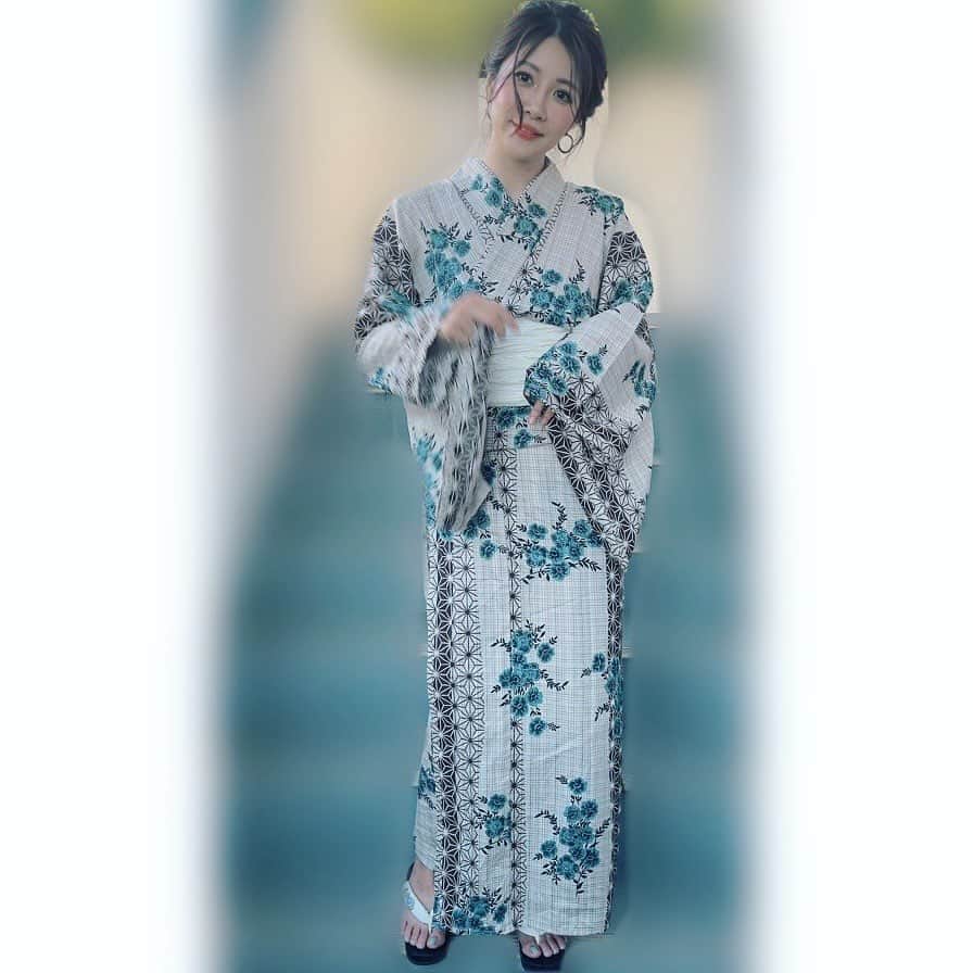 木本夕貴のインスタグラム：「浴衣を着ましたが ポーズもなにもかも中途半端バージョンをあえて載せますです🫶🩵」