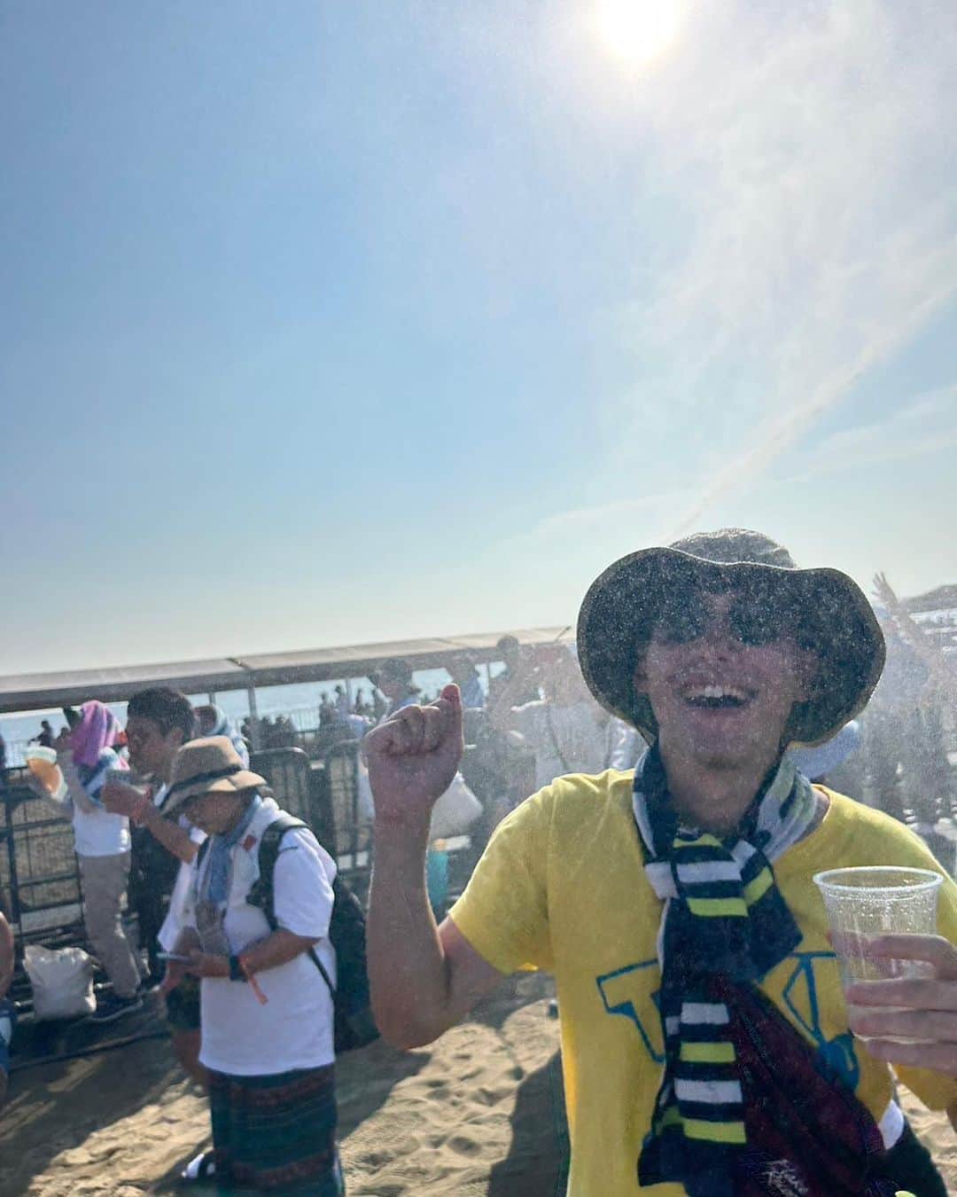加賀屋航平のインスタグラム：「NewJeansで熱中症なりかけのヤマケンをいたわりつつ、SUMMER SONICで夏してきました〜⛱️☀️  高校時代の推し(デーモンアルバーン)と大学時代の推し(小山田圭吾)と今の推し(ハニ)を同時に見てしまうという感動の一日でありました。  #SUMMERSONIC #BLUR #CORNELIUS #NEWJEANS」