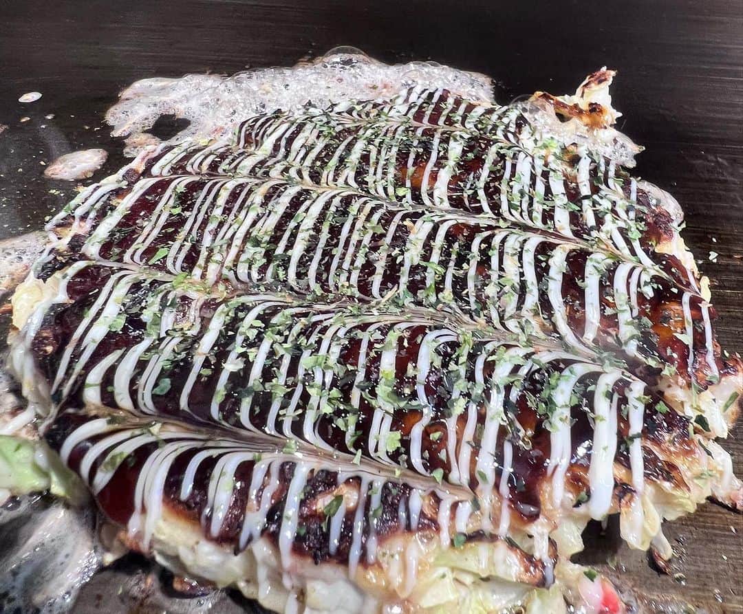 BESのインスタグラム：「本日ご要望であればお好み焼きを焼かせて貰います！  ベスオコ　  @yan_namba   #大阪#BES」