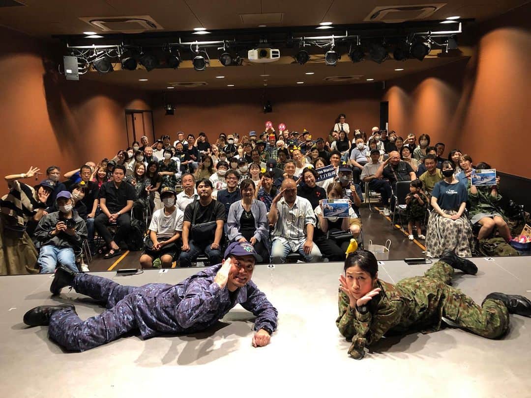 高本剛志のインスタグラム：「先日の護衛艦たかもとライブ 角座一般公開にご来場頂いた皆様、本当にありがとうございました！ 満員のお客様のおかげで大盛り上がりで終わることができました！ たくさんの差し入れにも感謝です！ ちっぴぃちゃんズ、お客様、作家さん、松竹芸能スタッフの皆様に、大感謝のヨーソロー！！(￣^￣)ゞ #お笑いライブ #ちっぴぃちゃんズ #吉本興業 #松竹芸能 #心斎橋角座 #海上自衛隊」