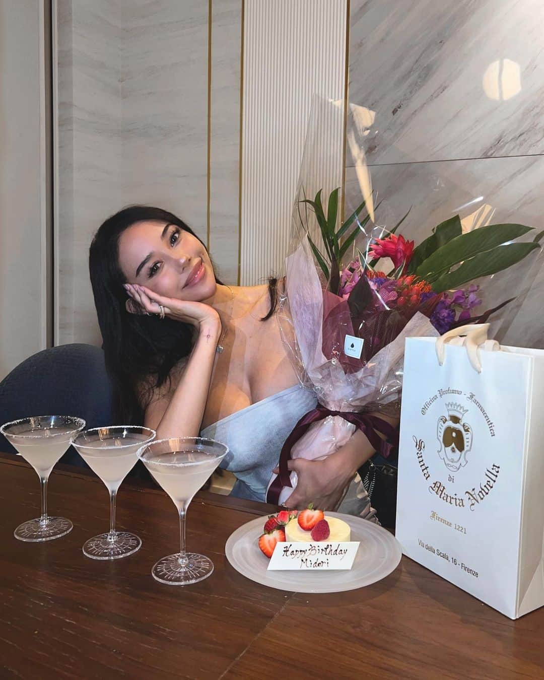 のインスタグラム：「8.20 🎂 HBD to me!! 何年ぶりかな、🏠🇯🇵で 心友に囲まれたバースデー🥲 本当に本当に楽しかった😭✨ 愛がたくさんで、本当に私は幸せものです。🥲 そしてまたひとつ歳を重ねましたが、 これからも感謝を忘れずに、 毎秒を大切に、日々過ごしていきたいです☺️みなさま、いつもありがとう🥹 これからもよろしくお願いします🩷  隔了幾年在日本度過的生日成為了一生的回憶🩷感謝我的親友們😭 我又過了一個年歲，珍惜每秒。 永遠不要忘記對我所擁有的一切保持謙卑和感激😌✨ Got to spend my birthday at home 🇯🇵  With the friends I’ve known forever 🥲 brought back so many memories but also created some crazier ones 🤣 Felt so loved and I’m so grateful for everyone and everything.. ✨」