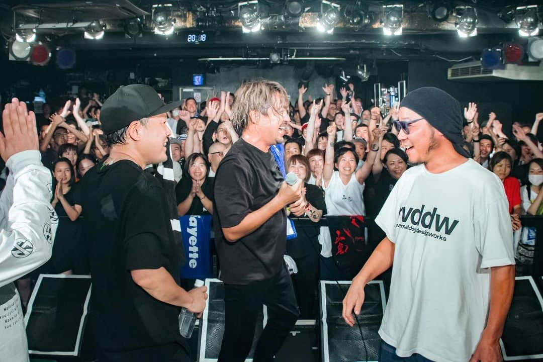 山嵐さんのインスタグラム写真 - (山嵐Instagram)「【ツアーファイナル名古屋💥】 山嵐 TOUR 2023🔥 ■8/13（日）名古屋CLUB UPSET  名古屋でのツアーファイナル、激アツでした🔊 オフショも添えて📸  ▶︎▶︎NEXT LIVE▶︎▶︎ RUSH BALL 2023  　- 25years Goes On! - 🐇  ■日程：8/27(日) ■会場：泉大津フェニックス （大阪府） ※山嵐は16:35〜 ATMCステージ  次のLIVEは1週間後⚡️ お待ちしております!!  #山嵐 #山嵐TOUR2023 #ラシュボ」8月20日 17時34分 - yamaarashi07