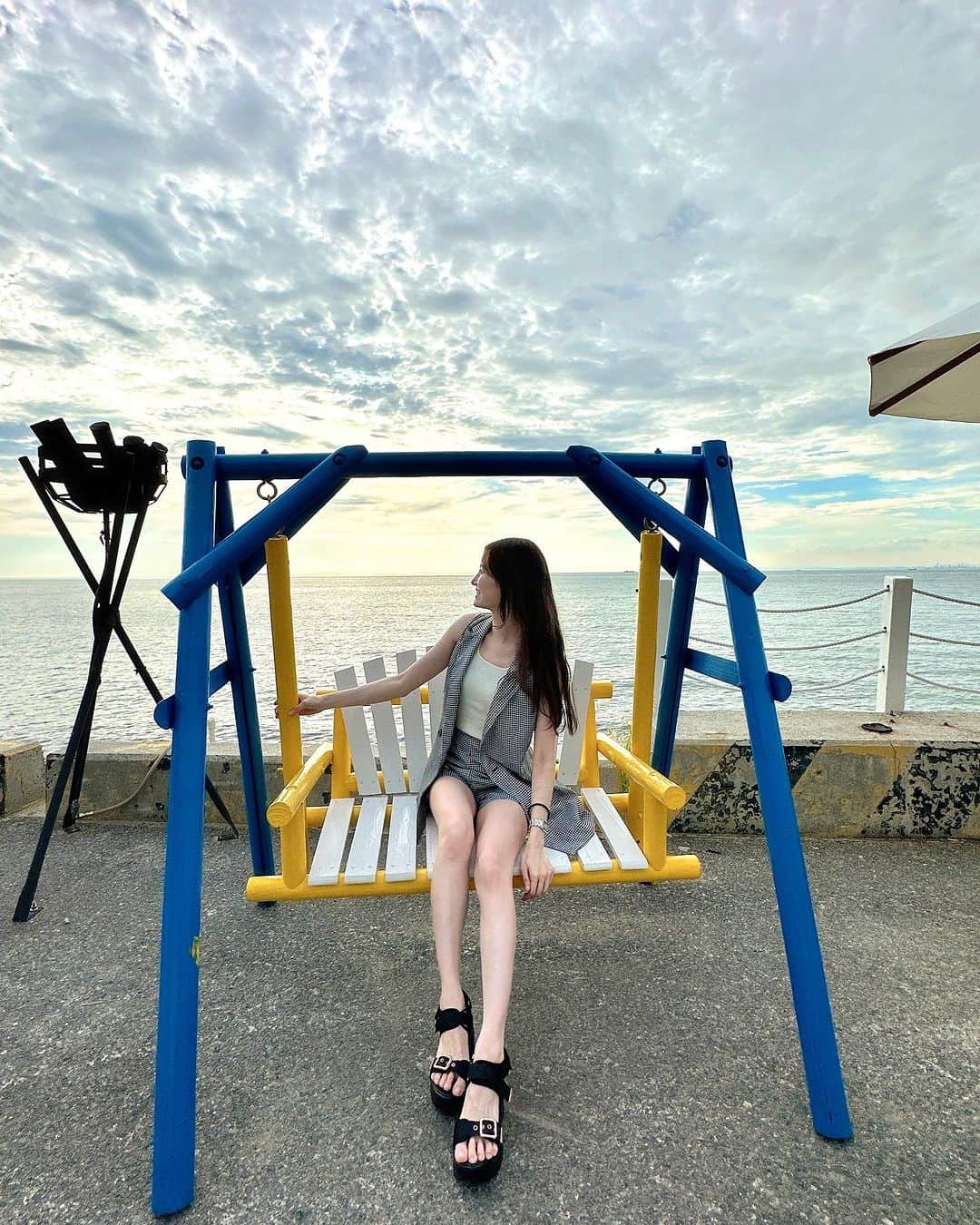 金子実加のインスタグラム：「海辺で夕陽観れるって幸せだね🌇  #淡路島 #淡路島観光 #淡路島旅行 #旅行 #島 #リゾート #sea #island #兵庫県」