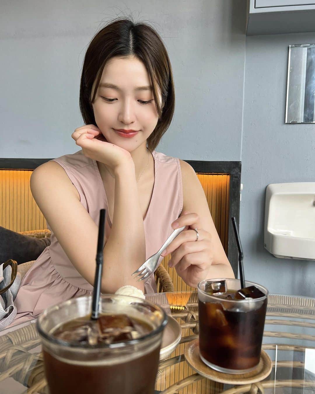 今田美奈さんのインスタグラム写真 - (今田美奈Instagram)「cafe time:🍩🤍🎶☕️ 美味しそうなドーナツの誘惑に負けた👿」8月20日 17時40分 - _minaimd.j_
