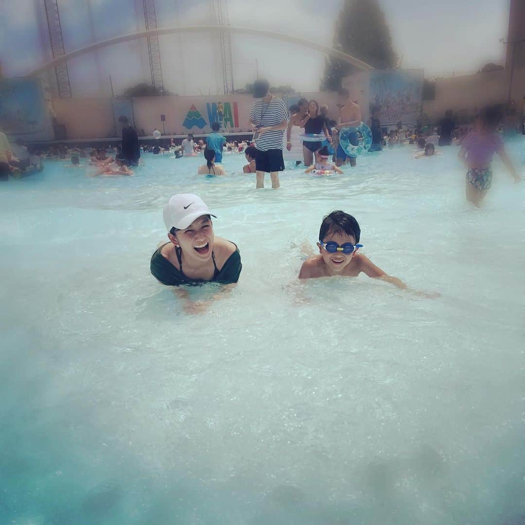 小西ゆりなさんのインスタグラム写真 - (小西ゆりなInstagram)「毎年恒例プール🏊‍♀️🏊‍♂️ #親子ショット #夏休み #夏休みの過ごし方 #夏の思い出 #pool #よみうりランドプール」8月20日 17時47分 - yurina_konishi