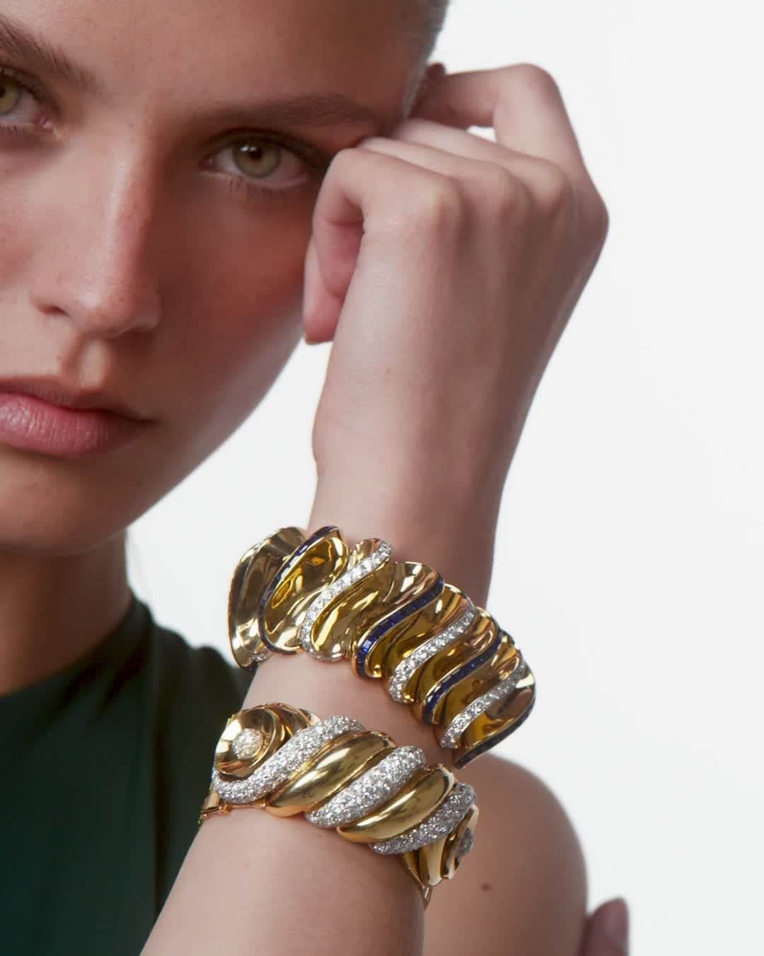 ブシュロンのインスタグラム：「STYLISH ARCHIVES⁣ ⁣ 1947 – Bracelet – gold and platinum, set with diamonds and sapphires ⁣ 1938 – Flexible bracelet – gold, platinum and diamonds⁣ ⁣ Born into a family of drapers, Frédéric Boucheron worked gold like fabric, and soon became famous for creations that were as supple and light as they were precious. These two bracelets from 1938 and 1947 demonstrate this savoir-faire, and in particular the weaving of gold to imitate textile. The result? Jewelry that is as stylish as ever, 80 years on.」