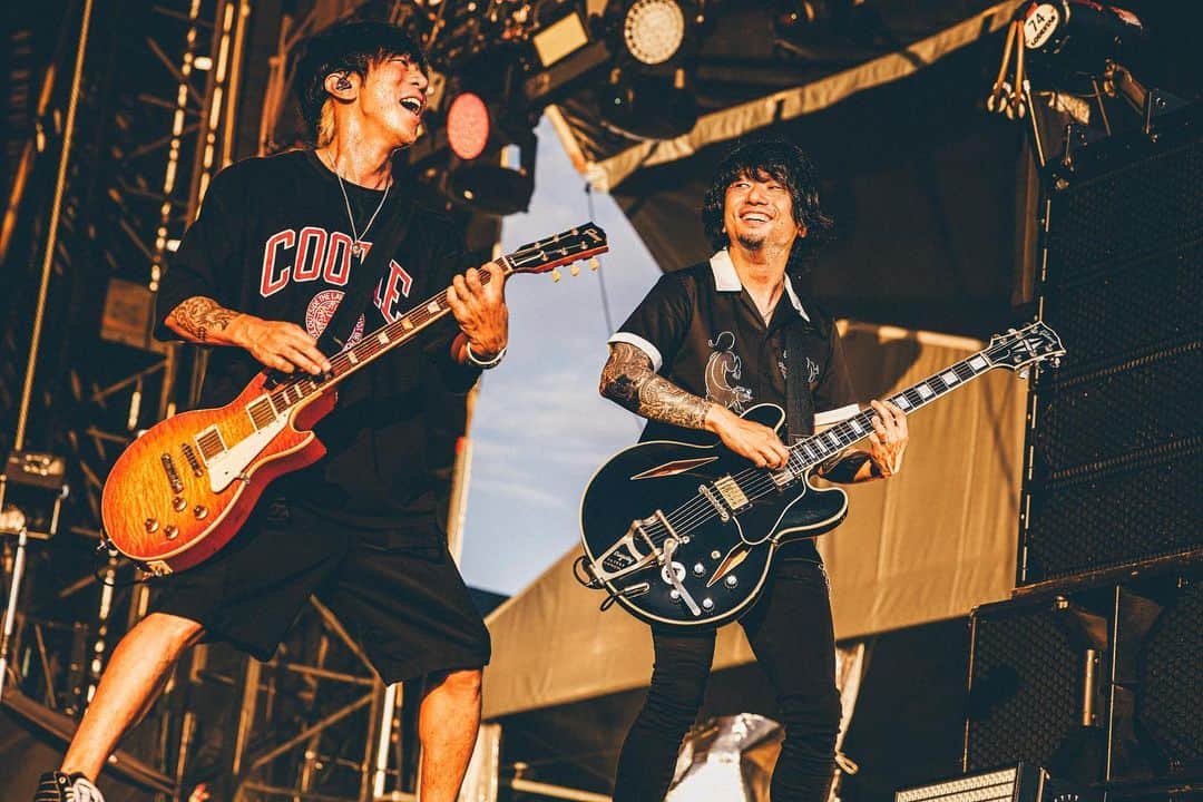 ELLEGARDENのインスタグラム：「⁡ 2023.8.12 Sat. Get it Get it Go! SUMMER PARTY 2023 舞洲スポーツアイランド 特設会場 ⁡ Photo by @tsukasamiyoshi , @nishimaki_tkmi  ⁡ #ELLEGARDEN  #GetitGetitGoSUMMERPARTY2023  #舞洲スポーツアイランド」