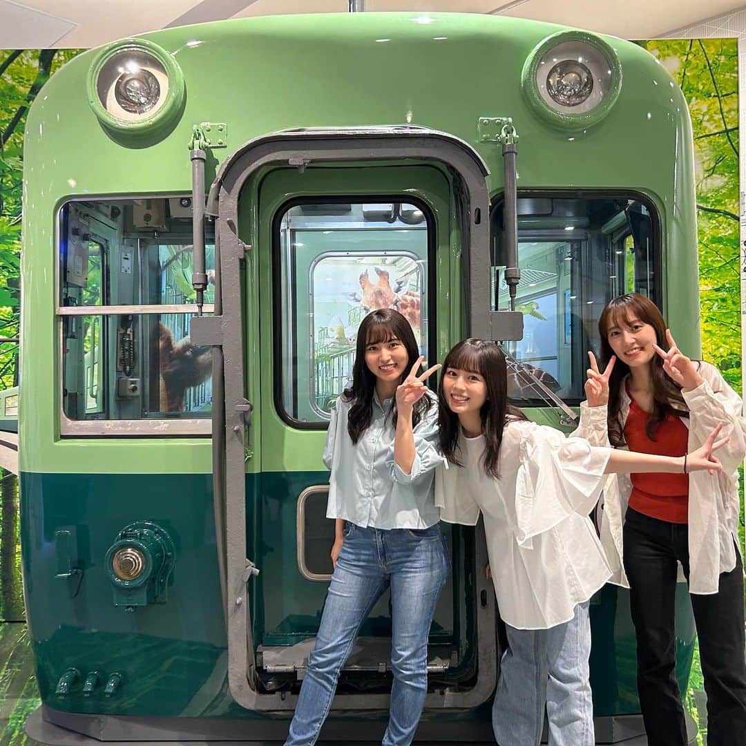 坂本ひろ美のインスタグラム：「こんばんは！ 今日は大阪・くずはモール様へ‼︎ 久しぶりのリリースイベントでした♫ 来てくださった皆様、ありがとうございました🌷 "役者犬のうた"がたくさんの方に届いたら嬉しいです☺️ 久しぶりでドキドキしましたが楽しい時間でした✨  次は岐阜へ行かせていただきます‼︎」