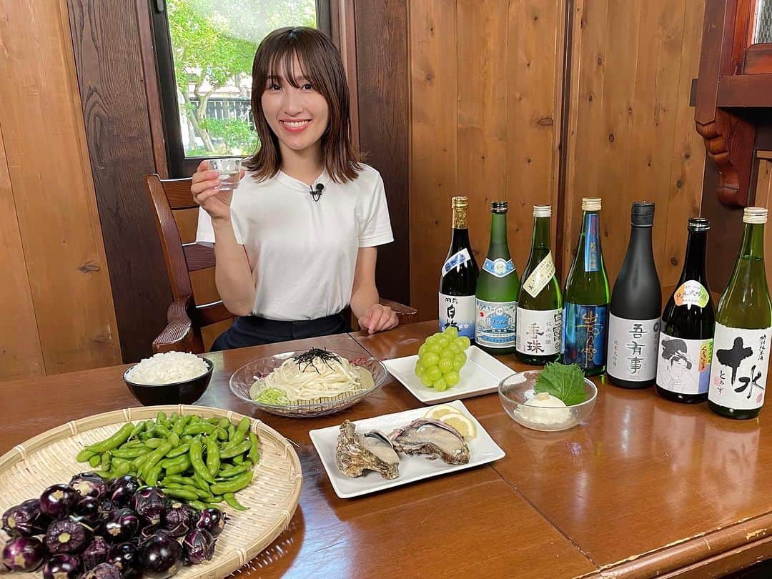 松浦彩のインスタグラム：「BS朝日「東北の夜空に咲き誇る！4K生中継！第30回赤川花火記念大会2023」  ご覧いただいたみなさまありがとうございました🥰  鶴岡市は魅力がいっっっぱい！ 今回のCMではその中から３つをご紹介しました🫶🏻  【食文化】国内初のユネスコ食文化創造都市！ 四季折々に旬の味覚があり、一年中美味しい街です🤍  この時期の松浦のおすすめは岩ガキ、だだちゃ豆、民田ナス、えげしのお味噌汁！ 酒蔵さんの思いがこもった地酒と合わせてぜひ♡  【観光】３つの日本遺産 ・古からの山岳信仰が根付く出羽三山 ・侍が刀を鍬に持ち替え、シルクで日本近代化をすすめた松ヶ岡開墾場 ・北前船が寄港した加茂の町並み  移動中に車窓から見える草原のような庄内平野がまるでジブリの世界のようで、ずっと住んでいてもわくわくします🥰  【商工】ベンチャー企業が集い新たな未来をつくる鶴岡サイエンスパーク  また、地元の方々が本当に頑張り屋さん！ 飲食店ではコストパフォーマンスが良すぎて仰天するはず！鶴岡で育つと舌が肥えて大変です😂💞  ⠀ そしてなにより、優しくおおらかな庄内の人たちにわたしは育てていただき今があります。  魅力がいっぱいの鶴岡市！ 何度でもお越しください🫶🏻  2枚目は友人が今朝送ってくれた写真です。 おもしろい顔もちょこちょこ届いて笑いました😂 3枚目からは撮影中のオフショット！  #BS朝日 #赤川花火 #鶴岡市 #鶴岡 #山形県 #ユネスコ食文化創造都市 #地元が好き #japanesecountryside #travelinjapan #japantrip #日本旅遊 #日本旅行 #東北旅行」