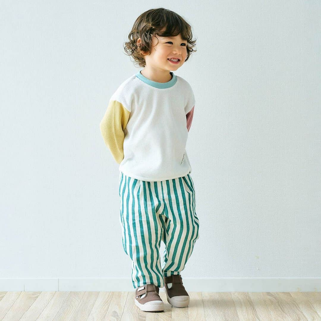 エフオーオンラインストア 子供服さんのインスタグラム写真 - (エフオーオンラインストア 子供服Instagram)「＼おすすめスニーカー👟⭐／　どのデザインが好き？🤔　新学期準備に！スニーカーのご紹介⭐ @foonline  通園通学にぴったりのスリッポンが登場⭐ カラバリ豊富で好きな柄が見つかるかも！  秋のおしゃれは足元からはじめよう♪  ======================= 商品詳細や価格は ショッピングタグからご覧いただけます★ =======================  #foonline #apreslescours #アプレレクール #子供服 #こどもふく #ベビー服 #キッズ服 #キッズコーデ  #女の子コーデ #男の子コーデ #おしゃれキッズ #おしゃれキッズと繋がりたい #新学期準備  #通園グッズ #通学グッズ #通園通学グッズ #通園アイテム #通学アイテム #スニーカー #スリッポン」8月20日 18時00分 - foonline