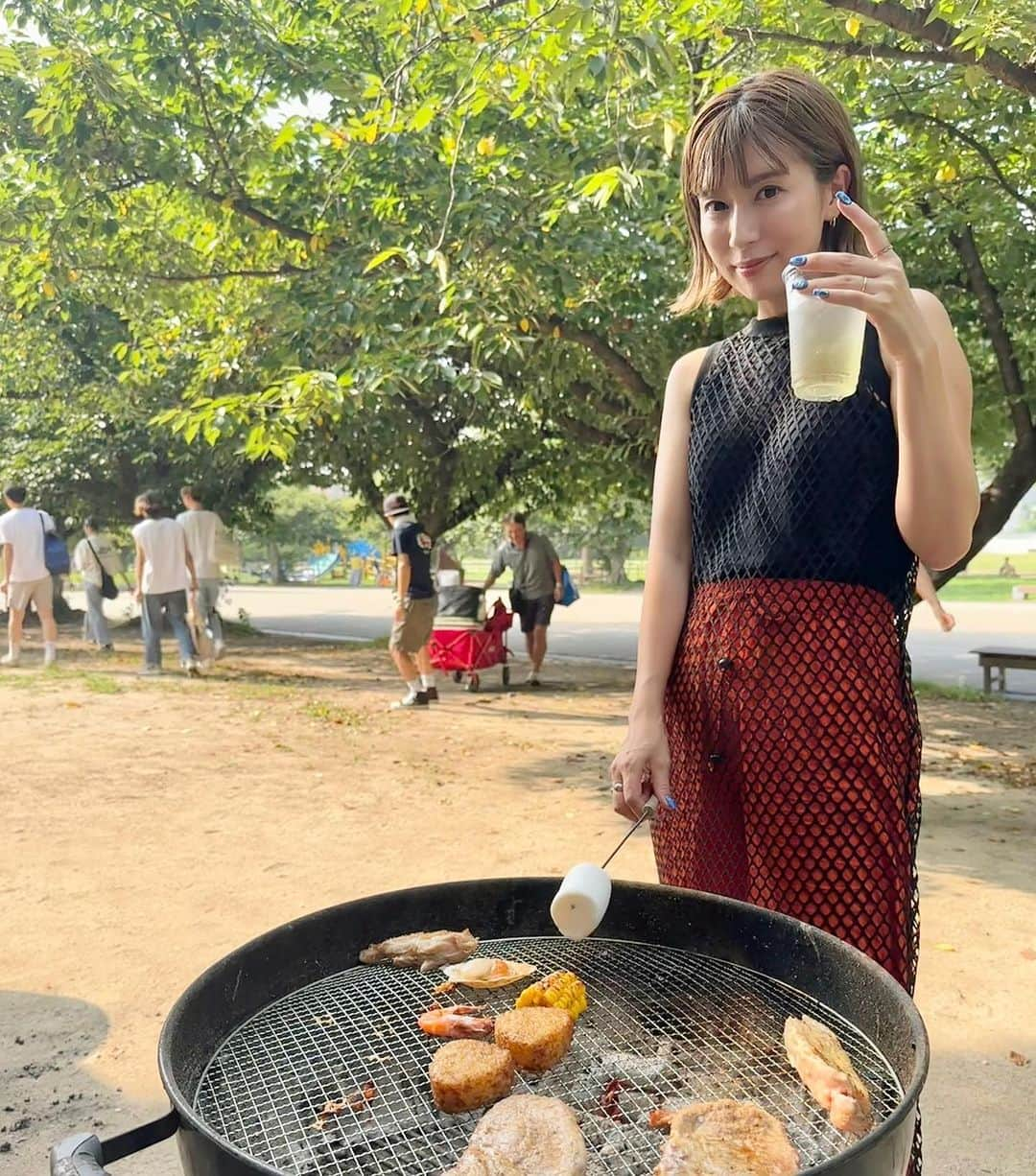 木村まこさんのインスタグラム写真 - (木村まこInstagram)「BBQ🍖夏ってきた☀️ 暑かったけどそんな中の🍺 最高🤤  日焼けした時はケアほんと大切〜 パックして保湿はしっかり🫧  そして最近は　@naturelife_beauty のビタミンCお試し中🫧  水なしで飲めるから手軽🤲 口の中で溶かするだけど美味しくて◎ 味は最初甘みのある酸味で後からしっかりレモン🍋𓈒𓏸  2粒で1,000㎎のビタミンC配合だと。 ビタミンCは美容と健康には欠かせないからね.ᐟ.ᐟ  ナチュレライフのオンラインサイト、楽天やAmazonでもご購入できるって🛒ˎˊ˗ 気になる方は是非☝️  #ナチュレライフのドクターマリービタミンC #ドクターマリー #DrMari #ドクターマリービタミンC #医師監修サプリメント #ビタミンC #高濃度ビタミンC #ビタミンサプリ #ビタミンCサプリ #内側からケア #美味しく栄養補給 #美容ルーティン #美白ルーティン #美白肌 #ナチュレライフ　#PR」8月20日 18時05分 - maco_kimura