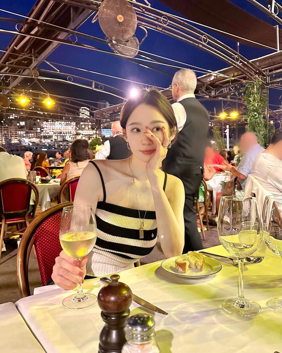 カン・ミンギョン さんのインスタグラム写真 - (カン・ミンギョン Instagram)「언니랑 따악 십년만에 똑같은 식당 똑같은 자리에 앉았다 변한 거라고는 더 깊어진 우리와 더없이 행복해진 언니밖에 없어서 좋았다 참 좋았다」8月20日 18時14分 - iammingki