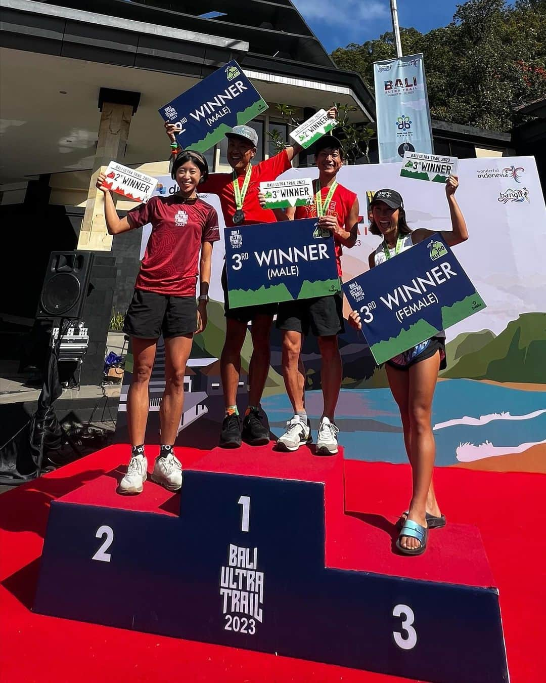 TOMOMIさんのインスタグラム写真 - (TOMOMIInstagram)「🇮🇩 @baliultratrail.official ⛰️100km🏃‍♀️ 🥉Women's 3rd place  Thank you for the very hard,tough and interesting race🥹⛰️🇮🇩✨  The view of Kintamani was Wonderful⛰️🏖️✨ －－－－－－－－－－－－－－－ Bali Ultla Trail 100km⛰️ 女子総合3位でした🥉！  ステージレース180km優勝🏆した翌週100kmトレイルでも優勝したら超面白いと思う！ と言いながら しっかり実力不足で撃沈してしまい良きご報告出来ずすみませんでした🥲  100kmのコースの中で1番ハードな45km地点の激下り12kmで膝が限界を迎え、 更に折り返し12kmは暑さとも戦いながら熱中症気味で後半35kmほとんど走れず苦しいレースになってしまいました。。。  人生で初めて膝を痛めて走りたいのに走れないということを経験して 悔しくて涙出てきたけど そもそも今回のレーススケジュールに耐えられる脚作りが出来てなかった自分の責任なので悔しがる権利もないので完走だけはしてやるという気持ちでとにかく必死で進み続けました。  想定より順位も時間もかかってしまったけどこれが今の私の実力なのでしっかりと受け止めてまたパワーアップしていきます。  SEIZE YOUR DREAM #有言実行  9/3〜9/10ピレネーステージレース🇪🇸 @pyrstagerun  まずは全力で膝治します🦵！  ぶっ飛んだレースを @only1sports さんに教えてもらったので 最高の結果報告できるように全力で駆け抜けます🏃‍♀️！  ピレネーは2人1組のレース！ 🎥今回カメランナー引き受けてくれた @tucci_manager 🏃‍♂️ 出るからには優勝🏆狙って行くのでガッツリ先導よろしく🫡✈️！  引き続き #世界一への道 応援してもらえたら嬉しいです🙇‍♀️  📷TEAM JAPAN🇯🇵✨ 今回Baliに一緒に参加してくれた #朋トレ メンバー🤝 @anna97114  @ichi111risa  @ma_____da4  @yamashu_q  @y3yuma  @it_runner_kazu  全員完走！素晴らしい😍😍😍 @takeshi924 海外レースで入賞🥉本当すごい！おめでとう🎉  チーム優太のみんな！ @nica.yuta🥈✨ TOP選手を沢山DNFさせる爆速のレース流石っす！笑  今回もなかなかハードなレース誘ってくれてありがとう🤣 @nami_isi 🥈✨ ポテンシャル高過ぎて🥹海外レース初で準優勝本当におめでとう😍👏 @shintaro_mitsui_photography  @yuucpani   🇯🇵TEAM JAPAN 🇯🇵みんな最高！大好き🫶❤️ 本当にありがとうございました😆✨  @merrelltestlab athlete 🏃‍♀️✨ @merrell @merrell_japan   thank you❤️ @spot_llc  @pointpay.official  @orehasesshusu  @phiten_official  @globalwifi_official   #athlete #running #marathon #trail #trailrunning #mountain #japan #runner  #尾藤朋美 #世界のBITOH #日本代表 #アスリート #ランナー #トレイルランナー #マラソン #トレイルランニング」8月20日 18時34分 - tomomi_fitness