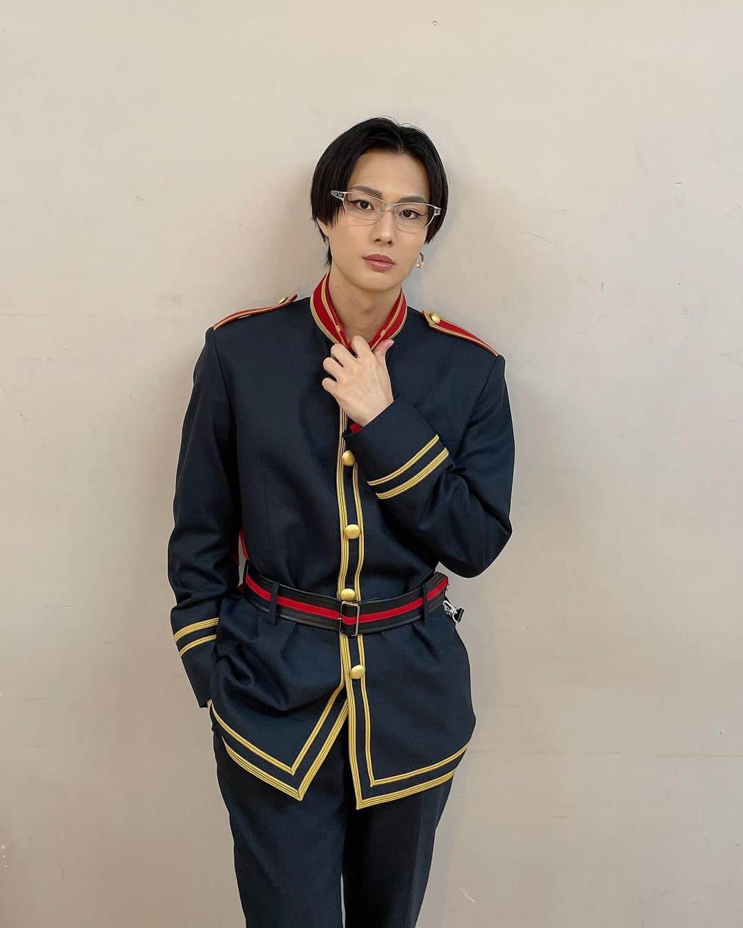 辻凌志朗のインスタグラム：「#舞台わた婚 全15公演、無事に終了致しました。 ご来場、配信を観て下さった方々誠にありがとうございました。  モガミストの愛、沢山受け取りました。  でも、もっとくれても良いんですよ？  また、写真更新しますね。」