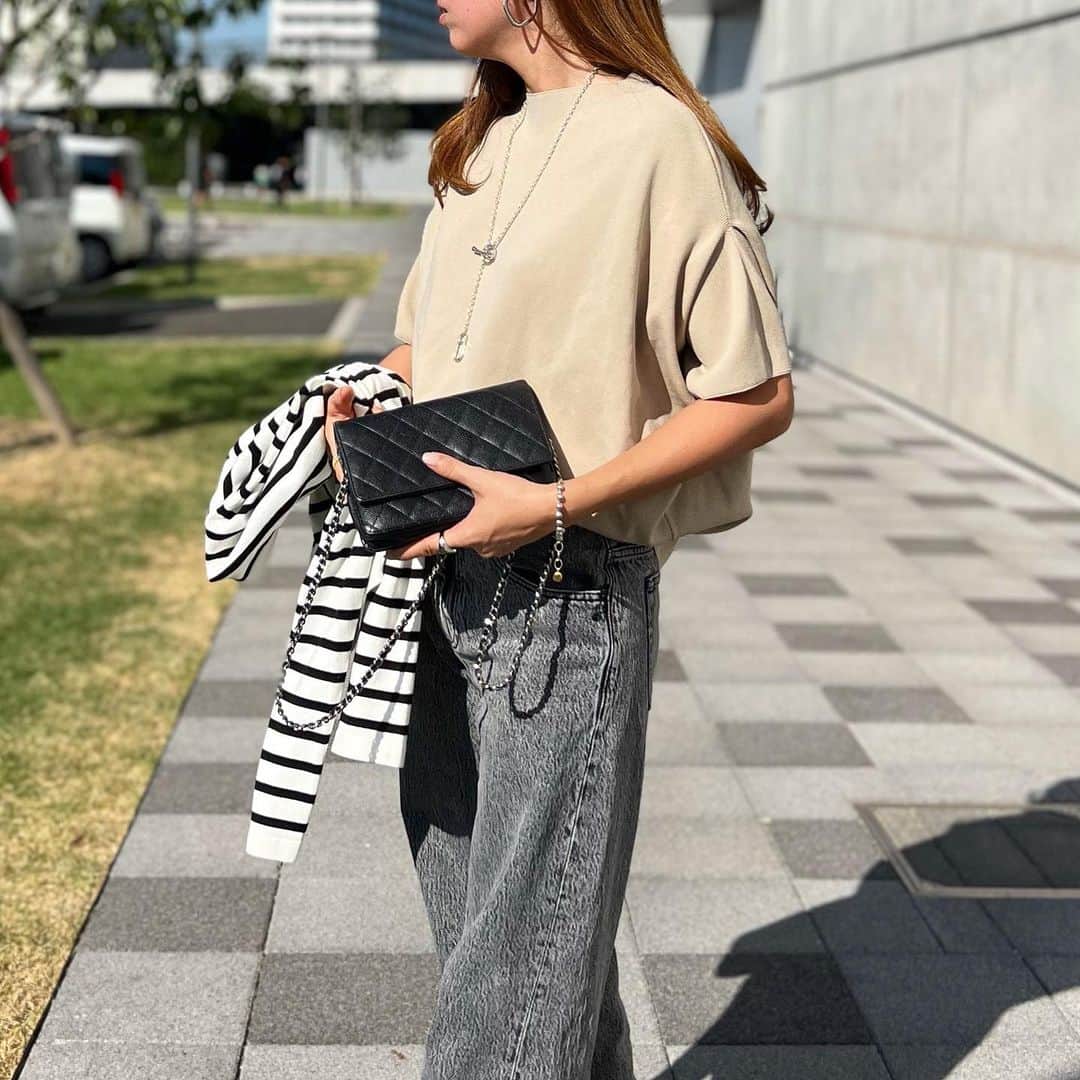 mario_dozonoさんのインスタグラム写真 - (mario_dozonoInstagram)「🍁🍂🍁🍂 カラーで秋気分。 * ニットとパンツは @kuih_store の秋の新作で発見💕 * クシュっとデザインの入った袖が可愛いニットはスウェットライクな着心地で楽ちん🥰 * パンツは下半身のラインを拾わずカバーしてくれて🫶✨ * ニットはボトムスを変えて着回してみたよ👖 GUのグレーのバギージーンズ、こなれ感のあるゆるシルエットがお気に入り💕 * * tops & pants… @kuih_store  (サマーセール中！2点以上購入でセール価格から更に10%OFFに) bag… #celine shoes… #gu * * * #kuih #クイ #kuihスト #kuihst #リラックスコーデ #秋先取り #秋先取りコーデ #秋色コーデ #ジーユーコーデ #ジーユー購入品 #ジーユーマニア #ジユジョ #guコーデ #gu購入品 #アラフォーママコーデ #ご近所コーデ #30代ファッション #40代ファッション #骨格ナチュラル #骨格ナチュラルコーデ #イエベ春 #イエベ春コーデ #大人シンプルコーデ」8月20日 18時48分 - mario_dozono