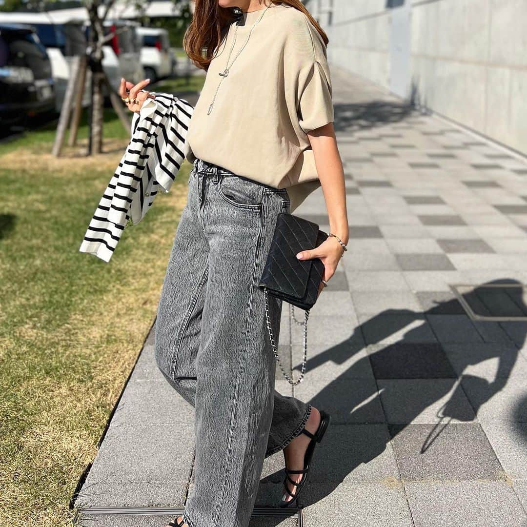 mario_dozonoさんのインスタグラム写真 - (mario_dozonoInstagram)「🍁🍂🍁🍂 カラーで秋気分。 * ニットとパンツは @kuih_store の秋の新作で発見💕 * クシュっとデザインの入った袖が可愛いニットはスウェットライクな着心地で楽ちん🥰 * パンツは下半身のラインを拾わずカバーしてくれて🫶✨ * ニットはボトムスを変えて着回してみたよ👖 GUのグレーのバギージーンズ、こなれ感のあるゆるシルエットがお気に入り💕 * * tops & pants… @kuih_store  (サマーセール中！2点以上購入でセール価格から更に10%OFFに) bag… #celine shoes… #gu * * * #kuih #クイ #kuihスト #kuihst #リラックスコーデ #秋先取り #秋先取りコーデ #秋色コーデ #ジーユーコーデ #ジーユー購入品 #ジーユーマニア #ジユジョ #guコーデ #gu購入品 #アラフォーママコーデ #ご近所コーデ #30代ファッション #40代ファッション #骨格ナチュラル #骨格ナチュラルコーデ #イエベ春 #イエベ春コーデ #大人シンプルコーデ」8月20日 18時48分 - mario_dozono