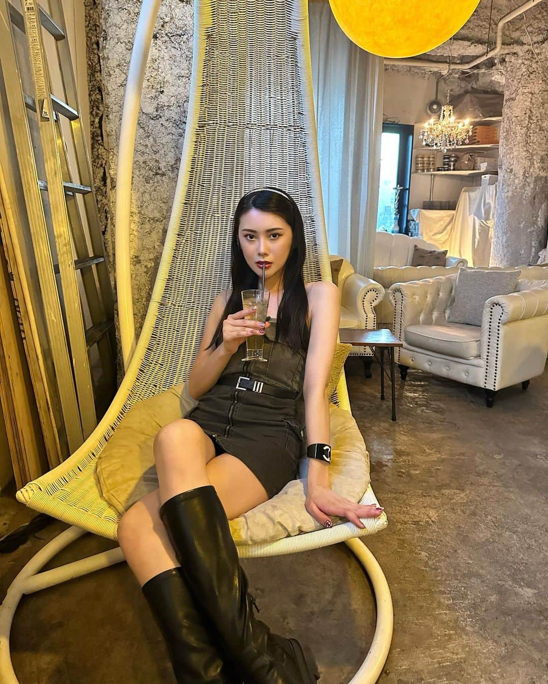 嘉瀬美月さんのインスタグラム写真 - (嘉瀬美月Instagram)「‎☁️🌙☁️ ⁡ …………………………………………………… ⁡ ⁡ ⁡ 上野駅の近くにあるシーシャ屋さん @ueno_shisha  ⁡ 落ち着いた雰囲気で店員さんも優しくて すごく居心地よかった‎☁️ ⁡ ⁡ ジェリービーンズやバナナチップも フリーであって感動した〜🥹💗 ⁡ ⁡ ⁡ ⁡ ⁡ #portrait #Japanese #Japanesemodel #Asian #tokyomodel #ポートレート #ポートレートモデル #東京写真部 #東京モデル #東京ポートレート #サロンモデル #サロモ #フリーランスモデル #攝影 #寫真 #攝影日記 #人像攝影 #얼스타그램 #긴머리 #사진 #上野駅 #上野シーシャ #東京シーシャ #シーシャ #AndU #取材協力 ⁡ ⁡ ……………………………………………………」8月20日 19時02分 - meeeeetamm