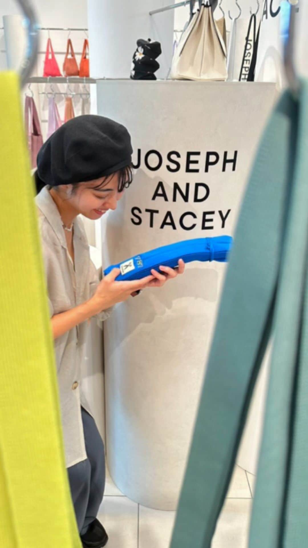 遊上なばなのインスタグラム：「渋谷の宮下パークにあるJOSEPH AND STACEYの ポップアップにいってきました🛍️ カラーバリエーション豊富なカバンが沢山... 男性向けのデザインとか、形も色々。 選べない。どれもかわいすぎました。  普段有料で3文字までつけてもらえる刺繍が インスタ投稿することで無料になるキャンペーンしてたから もちろんつけてもらうことに。🤤 しっかりしたアクセントになる刺繍で 自分だけのオリジナルバッグになるからすごい嬉しい... 韓国初のレシート写真機ってのも体験できるので 見て、体験して、沢山楽しめたよ。 今月25日までに渋谷に立ち寄ることがあれば是非！  これから愛用しよ。かわいい。  #셀카 #셀피 #일상  #데일리 #데일리룩 #패션  #goodevening #photo  #나 #beautiful #bag #가방  #color #韓国 #한국 #渋谷  #makeup #fashion #me  #좋아요  #girl #shibuya  #love  #맞팔 #팔로우  #followme #photooftheday  #japanesegirl #japanese ☁︎☁」