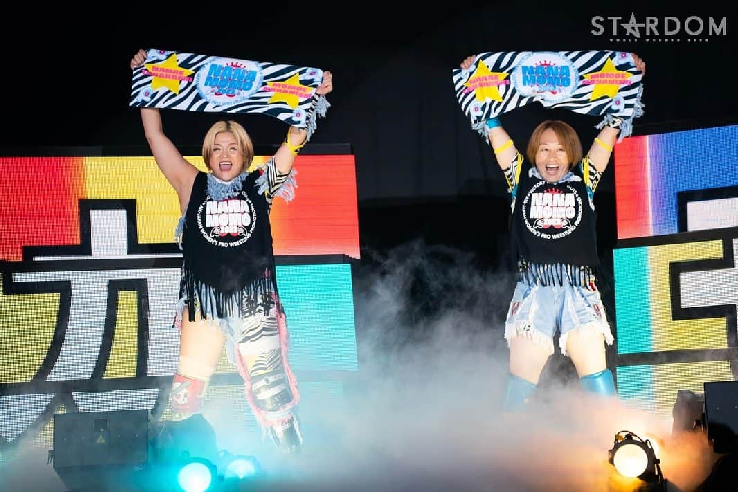 高橋奈苗のインスタグラム：「2023/08/19  スターダム大田区体育館  ナナモモ復活⭐️⭐️⭐️  レジェンドの中のレジェンド、ジャガー横田選手とのトリオは“THE・全女”だった  モモがとにかく凄すぎて、、！  練習ではここまで見せなかったんだよ😠隠してたな😠  それでもモモが動いてるとワクワクする感じを感じてて、もっともっと伝えたかったな！  モモの天才っぷりを見つけるといつも世の中がビックリする。新日本プロレスの30周年で東京ドームに出た時もそうだった。  今の若い選手には本当に見てほしい真似してほしい、そんな動きを復活させてくれて、本当にありがとう！  おぃ、キッド！無茶苦茶ばっか言うと思ったけど今回ばかりはいい仕事したぞ！  直接闘えてお前が何を感じ何を選んでいくか、見とくわ。  他の沢山のスターダムの選手も何かを吸収していて欲しいな、昨日という日から。  ❤️‍🔥 会場で、ナナモモTシャツやタオルや昔の旗とか！ネームボードとか！ 見えてテンション爆上がった！ありがとう！  常に孤独に己と闘っているから隣にモモが居てくれて楽しくて、楽で、ほっとして。。  誇らしい気持ちと、少しの悔しさを胸に、、😁  ジャガーさんの鋭さと止まらなさは、やっぱりさすが！👏でした！！！  27年も続けてるといろんな毎日があって。こんな日にも出会えた。 道が繋がってよかったな☺️ まだまだこれからも繋げていくぞ。全女を最後まで守り最後の赤いベルトのチャンピオンなのは、高橋奈七永（高橋奈苗）なのだから。  私は女子プロレスが大好き！  だから 「女子プロレスがいちばーん！☝️」  @nanae_passion_  follow me!  通販ショップ➡︎ https://jungarian.thebase.in/  #プロレス #高橋奈七永  #ナナエ #パッション #passion #女子プロレス #人間国宝 #japan #nanaetakahashi #stardom #スターダム #全女 #ジャガー横田 #中西百重 #ナナモモ #青春」