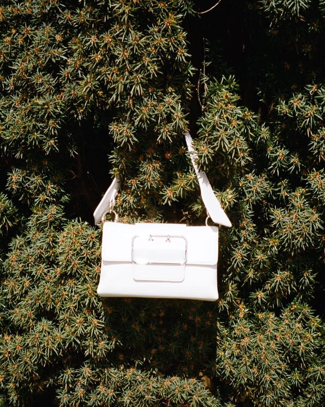 シスレーさんのインスタグラム写真 - (シスレーInstagram)「Take it everywhere✨ Find your perfect bag at the link in bio🔗   #Sisley #FW23 #newin #womenswear #fashion #newcollection #bag」8月20日 19時00分 - sisley
