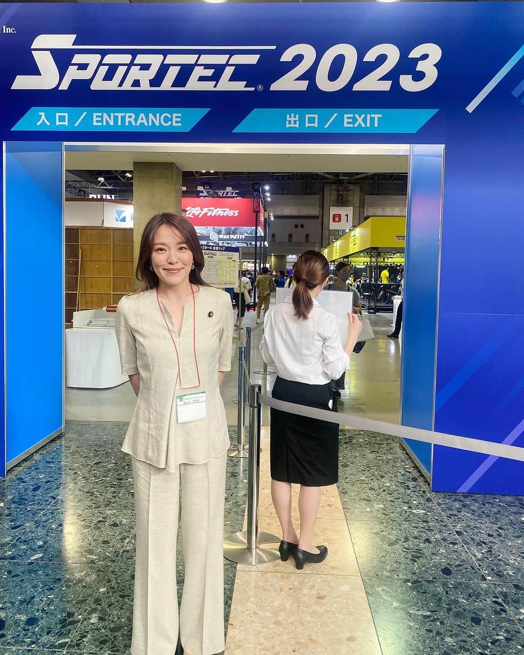 今井絵理子のインスタグラム：「【スポーツ・健康産業の未来】  SPORTEC2023に出席させていただきました。世界中のスポーツ関連団体や企業が最新の製品、技術などを発表する日本最大のスポーツ・健康産業に関する総合展示会です。  私は現在文教科学委員会の理事として、教育やスポーツなどに携わっていますが、スポーツ・健康(美容を含む)産業は日本の成長産業の一つだと感じています。  人生100年時代と言われている今。 誰もが健康で長生きできることを願っていると思います。  自分の体の健康は自分で養っていかないといけませんね。(自分に言い聞かせています笑)  日本では2012年の学習指導要領改訂から中学校保健体育においてダンスが必須科目となりました。小学校でも「表現運動」としてダンスを学ぶことになっています。  子どもたちからご高齢の皆さんまで「体を動かし」健康的な日常を送れるように、スポーツの発展などに微力ながらお役に立てれば幸いです。  "運"を"動かす"と書いて「運動」だということを聞いたことがありますが、最近なんだかツイていないなぁ〜運が悪いなぁ〜と感じられている方はぜひ体を動かしてみてはいかがでしょうか？  (最近わたしは運動をサボっていますので、 これから自宅でできるトレーニングをしたいと思う...続けられるからわからないですが笑)  #スポーツ #健康生活  #sportec  #ダンス  #ダンス好きな人と繋がりたい  #筋トレ  #動かなきゃ何も始まらない」